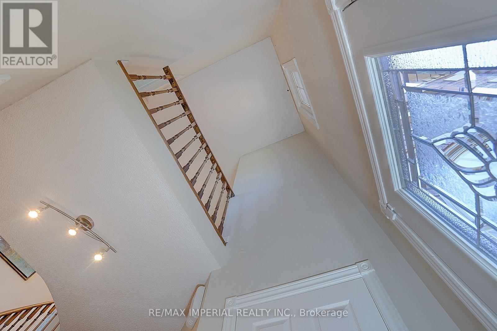5337 Champlain Trail, Mississauga, ON - Indoor Photo Showing Other Room