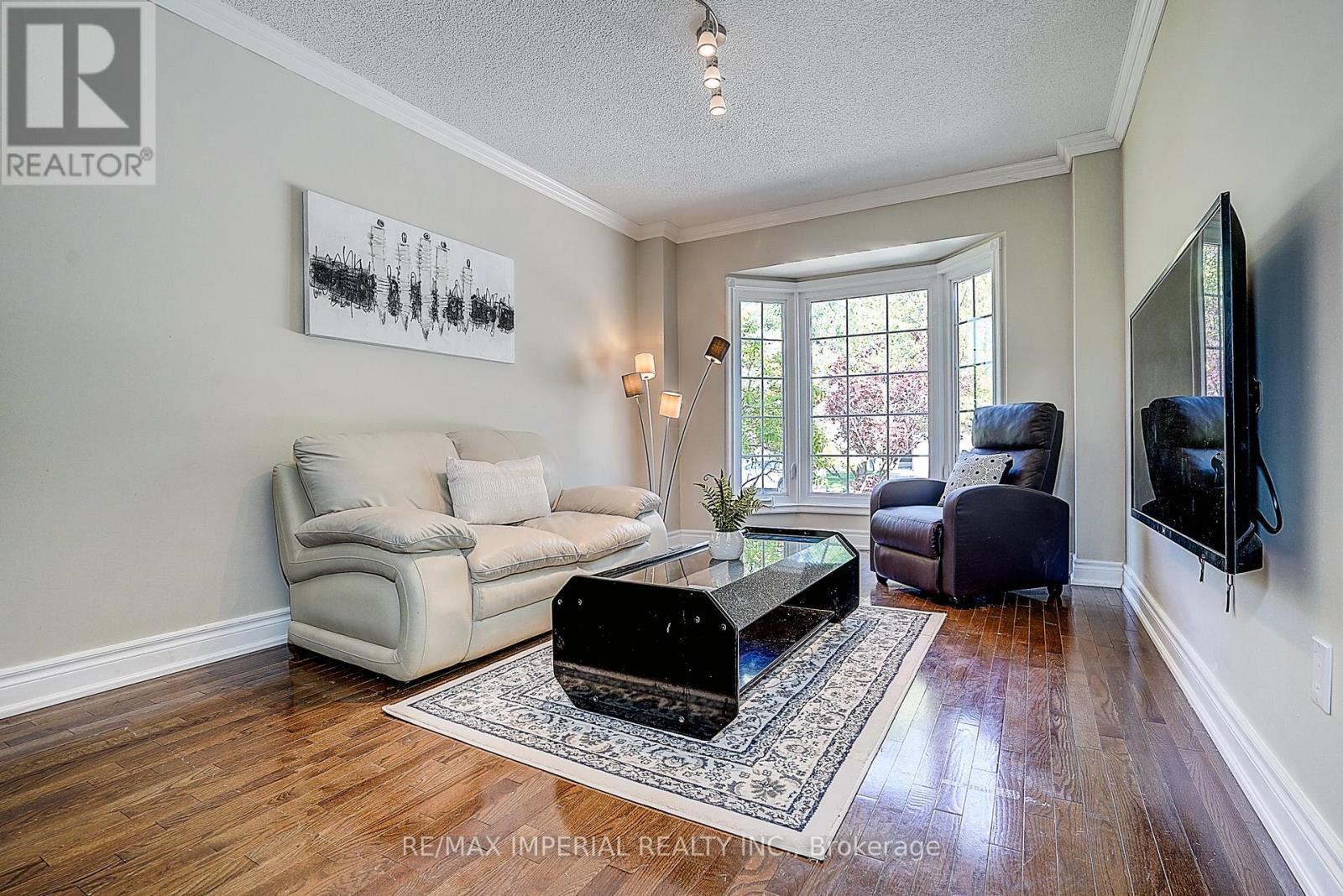 5337 Champlain Trail, Mississauga, ON - Indoor Photo Showing Living Room