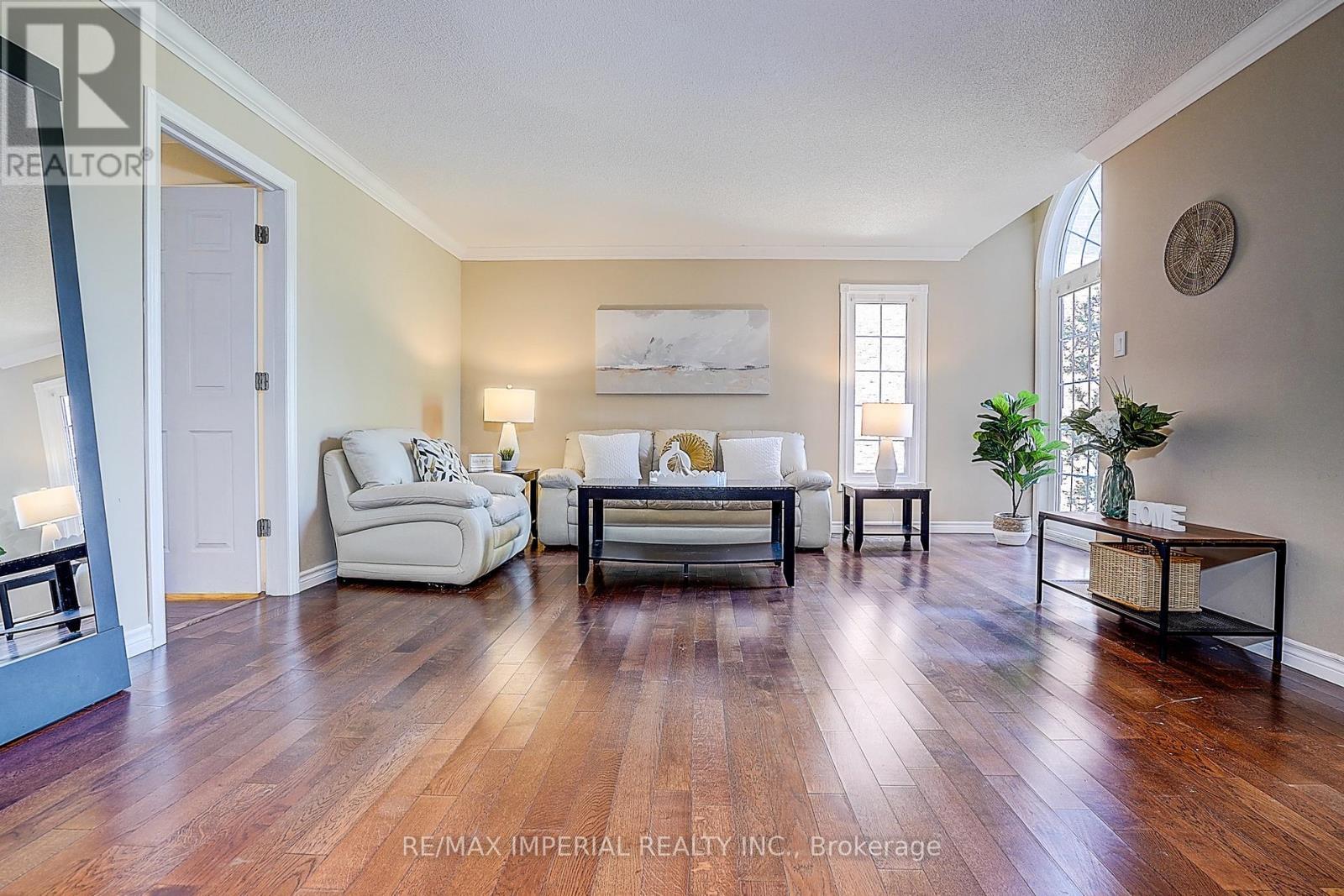 5337 Champlain Trail, Mississauga, ON - Indoor Photo Showing Living Room