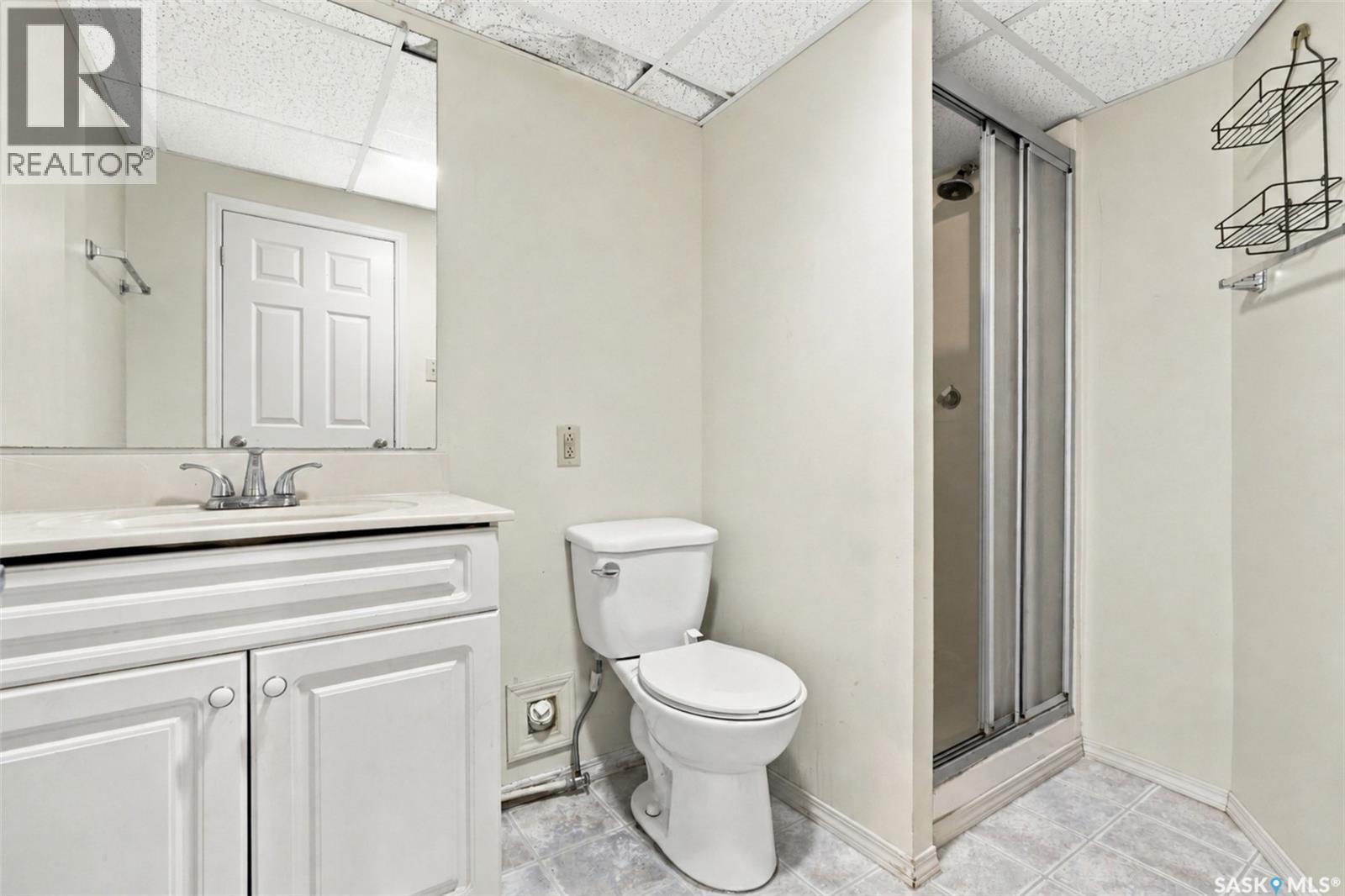 1718 Mckercher Drive, Saskatoon, SK - Indoor Photo Showing Bathroom