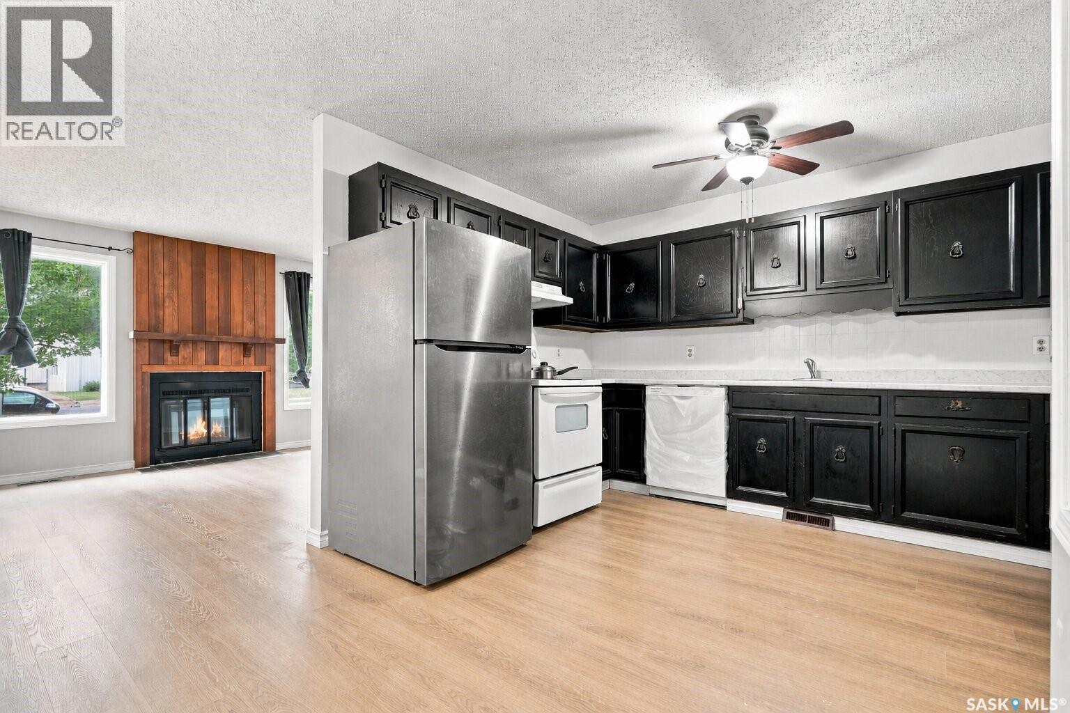 1718 Mckercher Drive, Saskatoon, SK - Indoor Photo Showing Kitchen With Fireplace