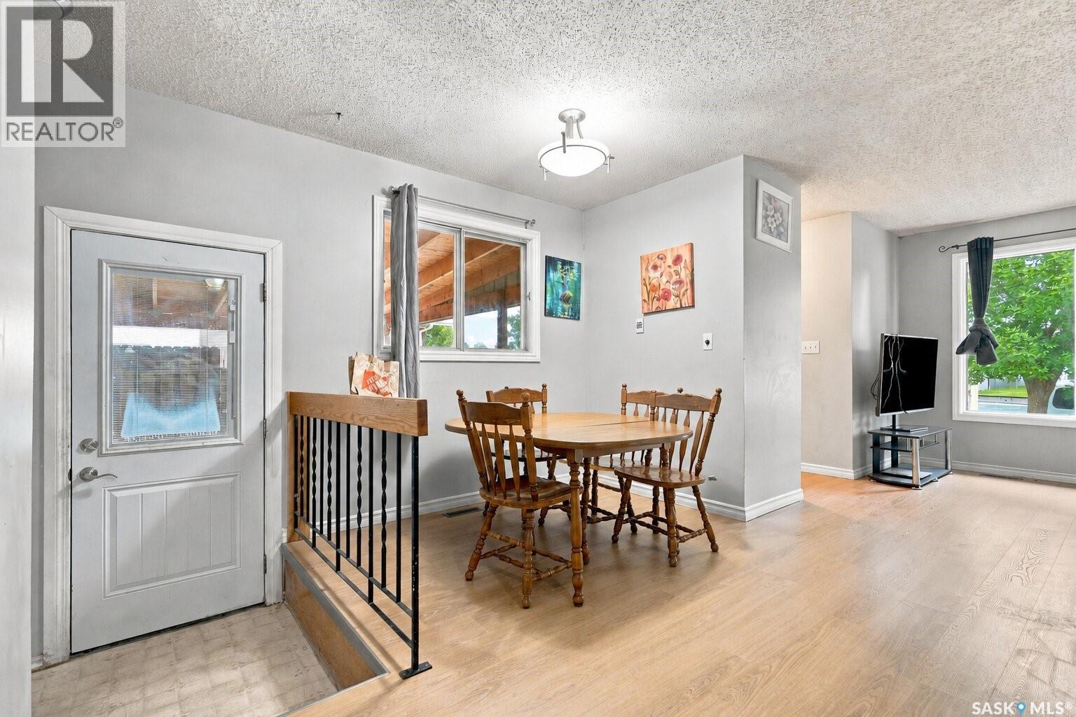 1718 Mckercher Drive, Saskatoon, SK - Indoor Photo Showing Dining Room