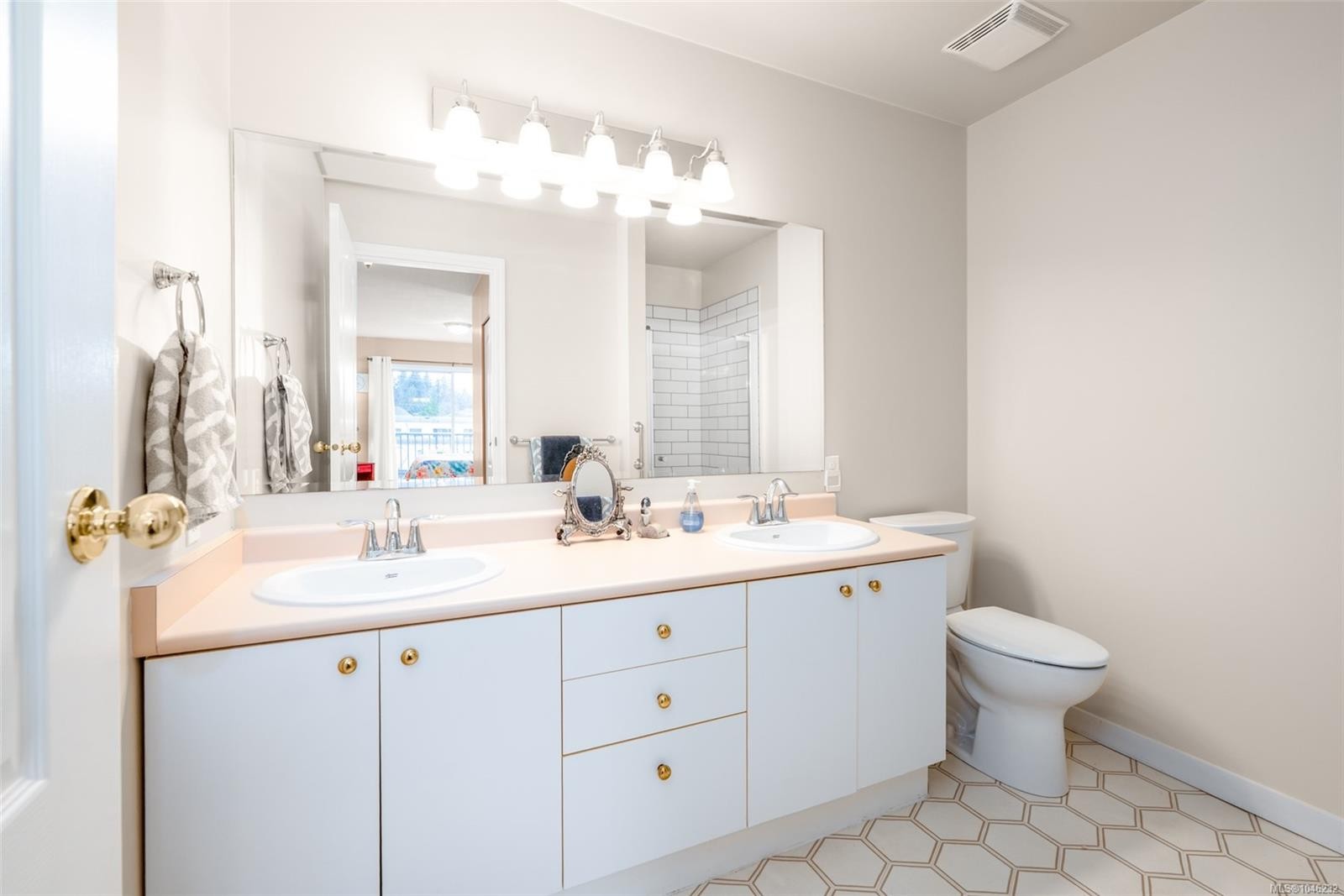 #403-275 First St, Duncan, BC - Indoor Photo Showing Bathroom