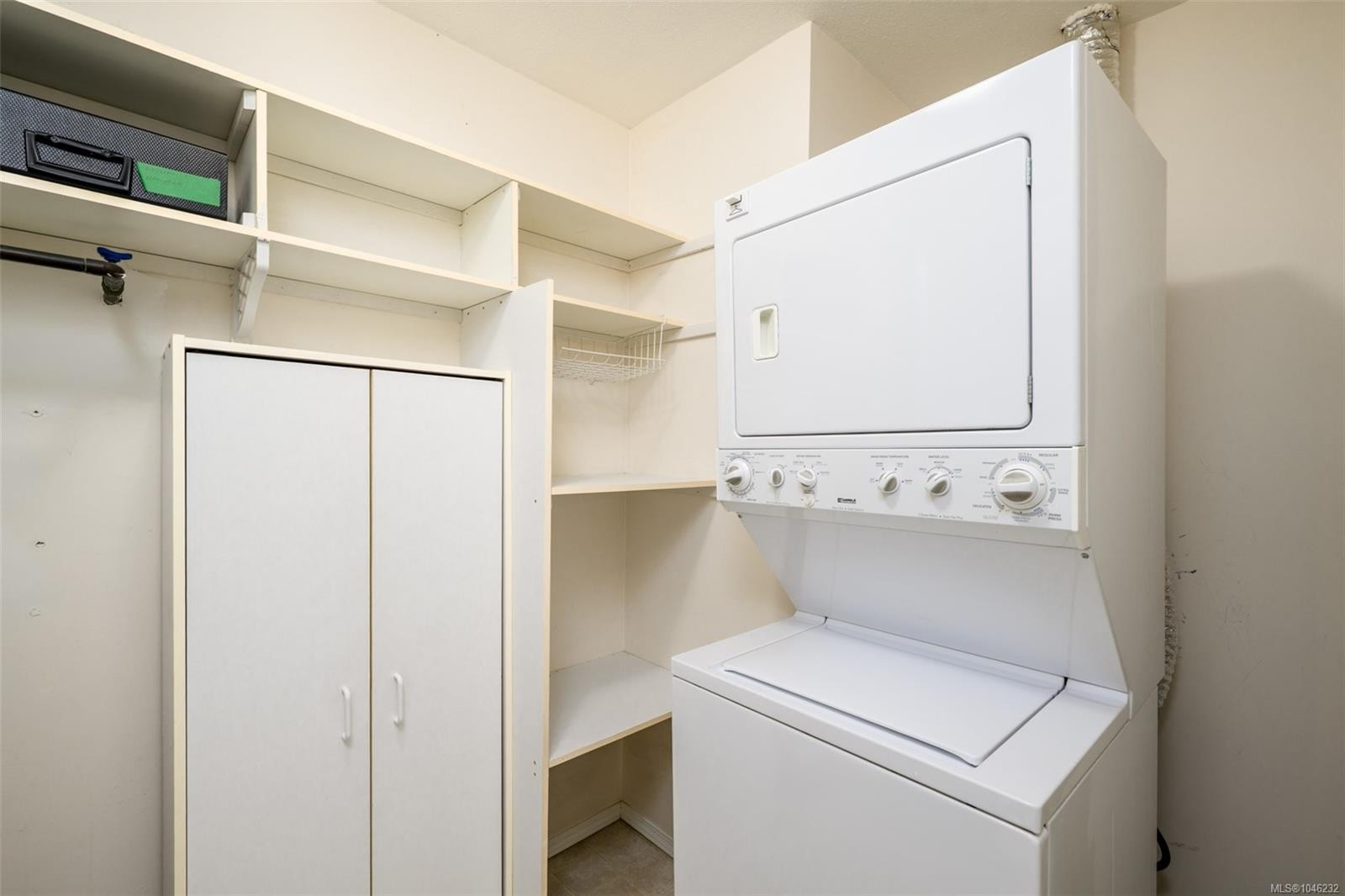 #403-275 First St, Duncan, BC - Indoor Photo Showing Laundry Room