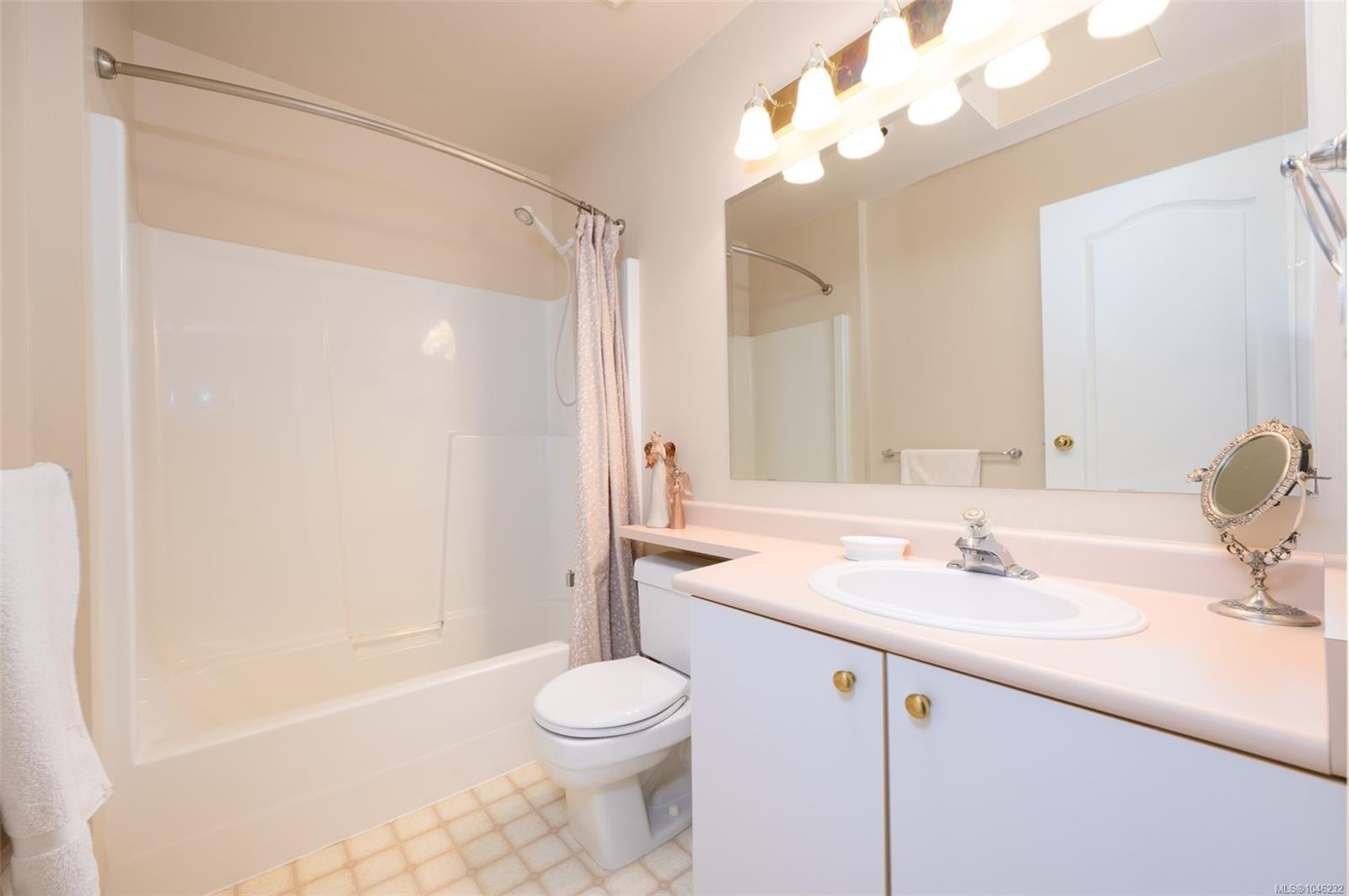 #403-275 First St, Duncan, BC - Indoor Photo Showing Bathroom