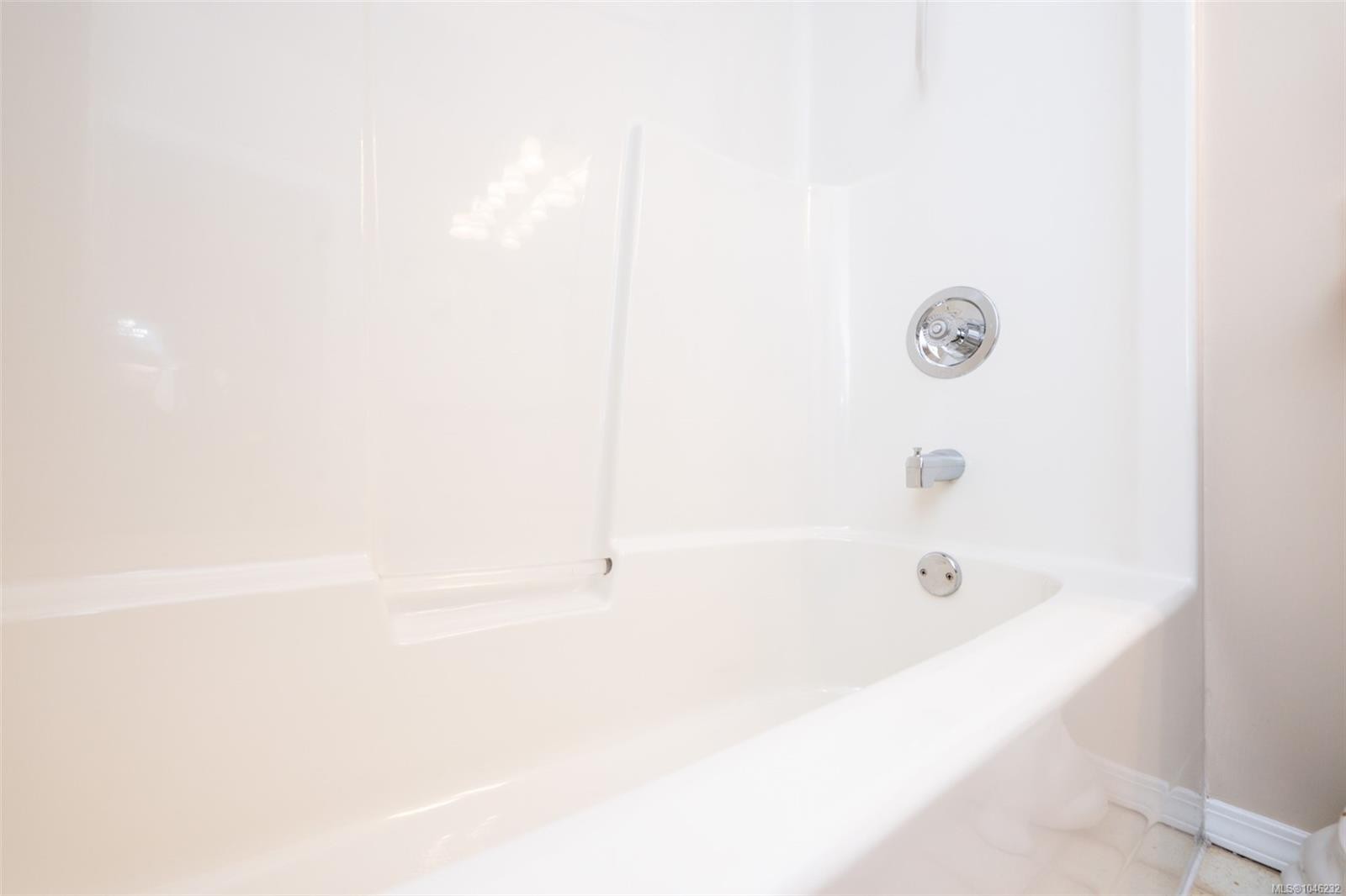 #403-275 First St, Duncan, BC - Indoor Photo Showing Bathroom
