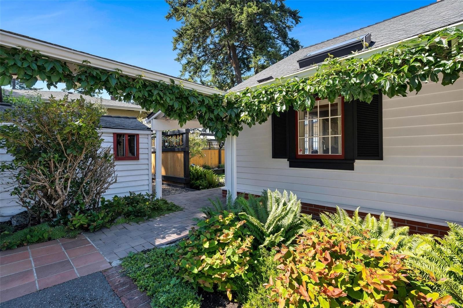 330 Plaskett Pl, Esquimalt, BC