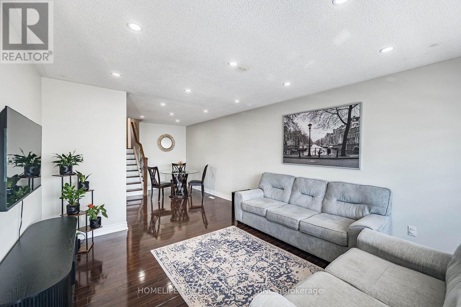 3669 Corliss Crescent, Mississauga, ON - Indoor Photo Showing Living Room