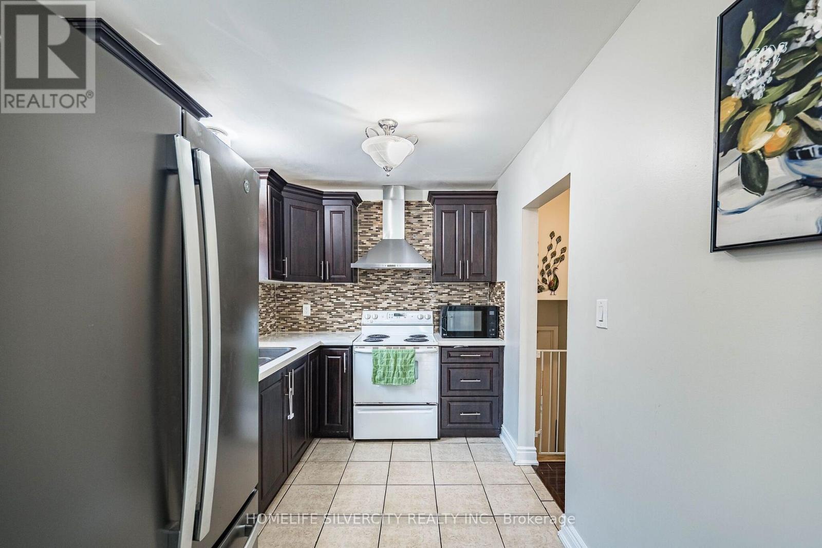 3669 Corliss Crescent, Mississauga, ON - Indoor Photo Showing Kitchen