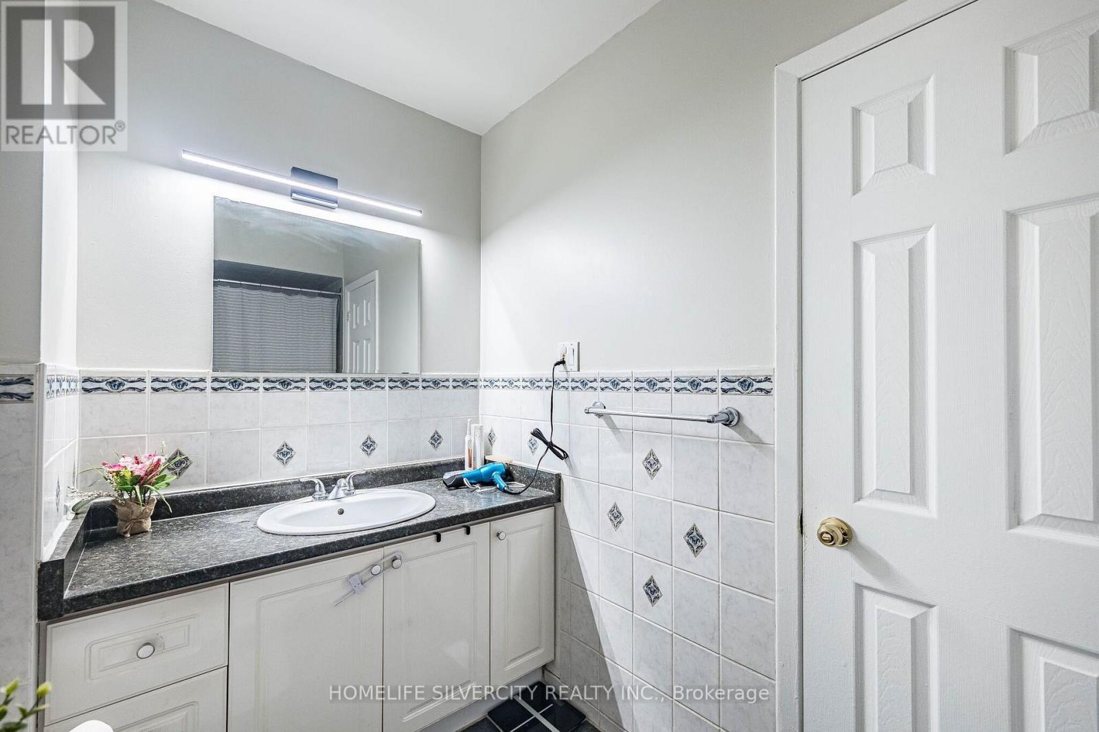 3669 Corliss Crescent, Mississauga, ON - Indoor Photo Showing Bathroom