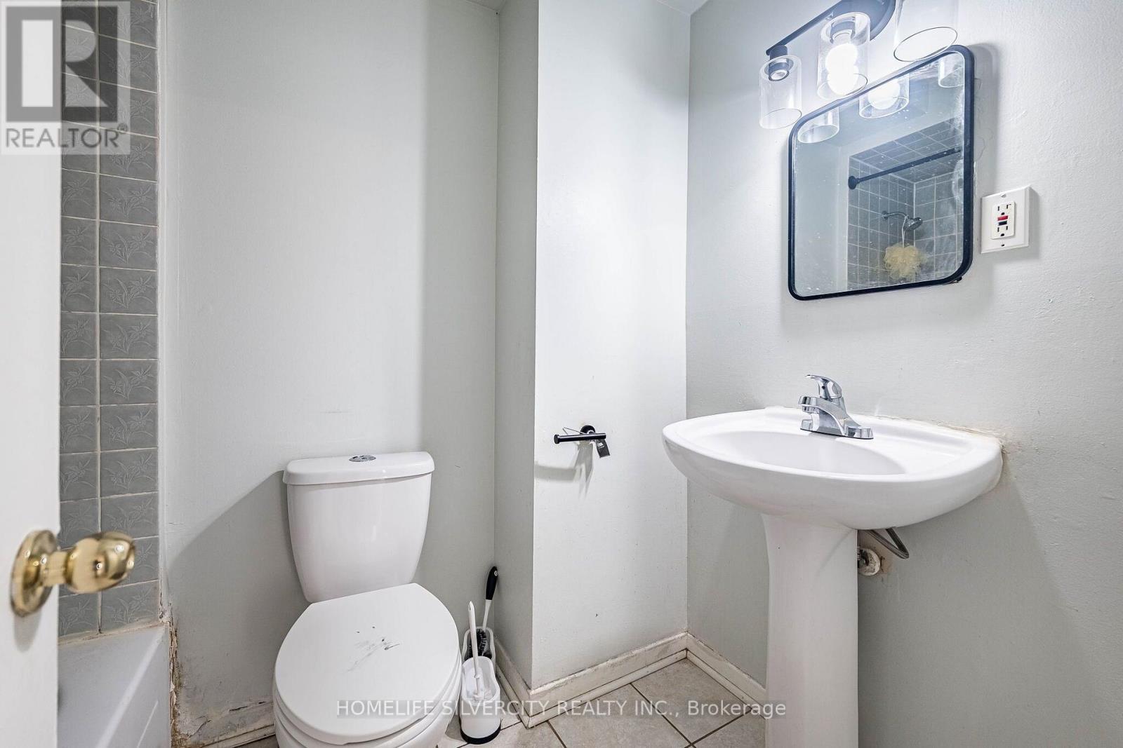 3669 Corliss Crescent, Mississauga, ON - Indoor Photo Showing Bathroom