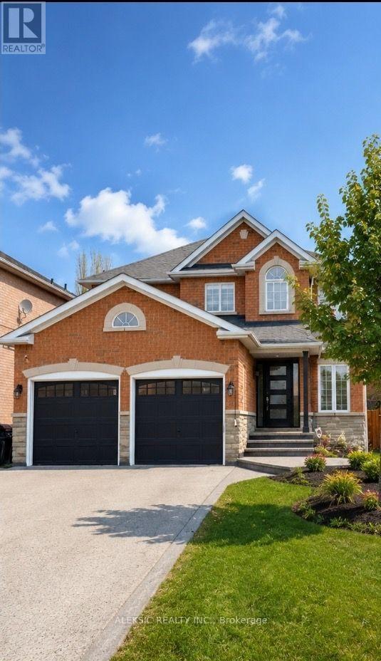 33 Hillpath Crescent, Brampton, ON - Outdoor With Facade