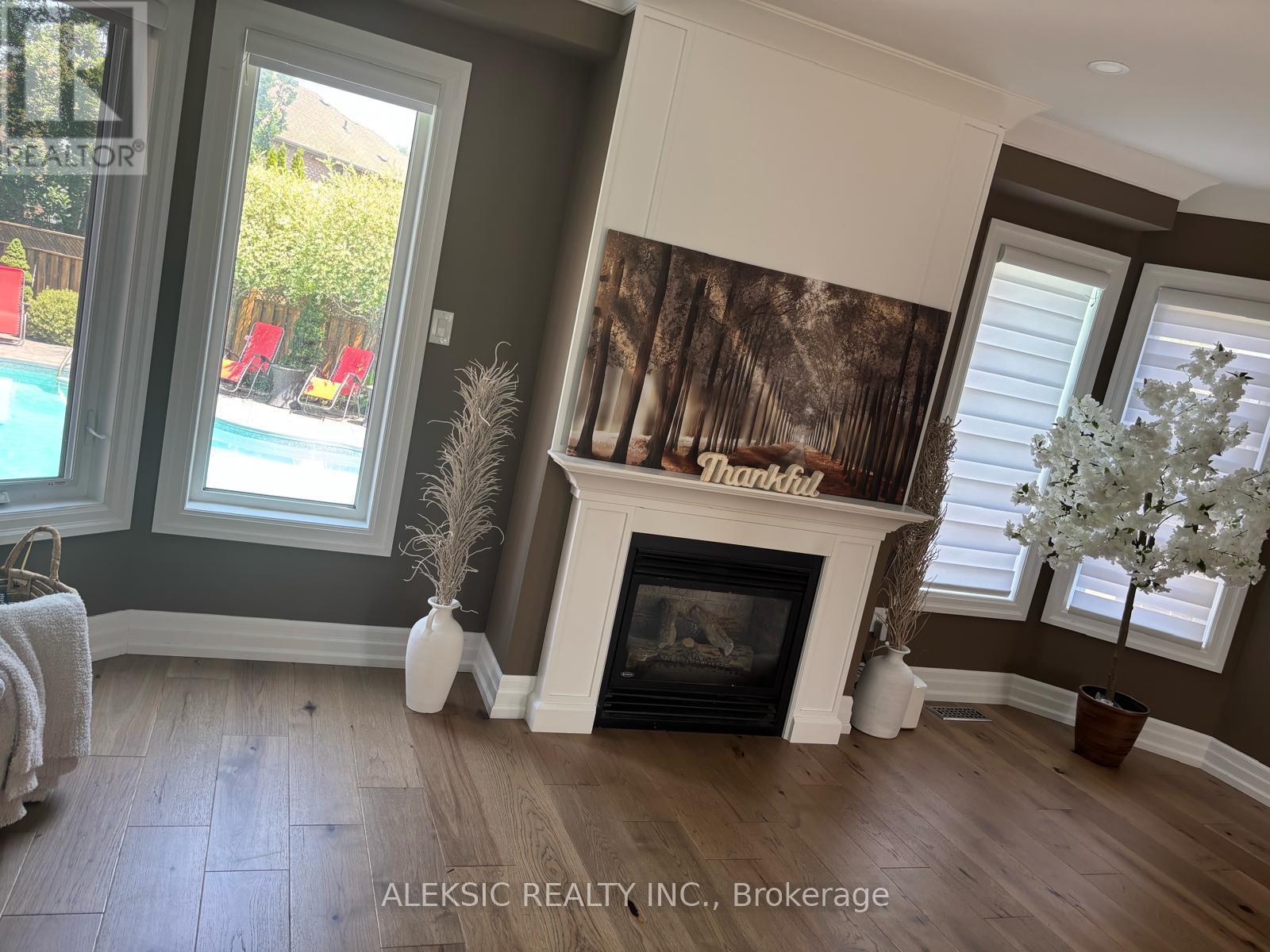 33 Hillpath Crescent, Brampton, ON - Indoor Photo Showing Living Room With Fireplace