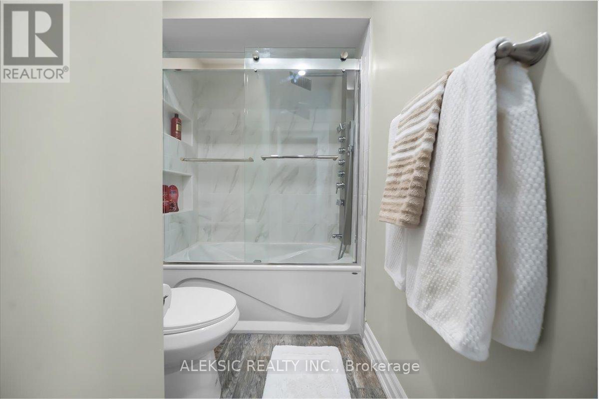 33 Hillpath Crescent, Brampton, ON - Indoor Photo Showing Bathroom