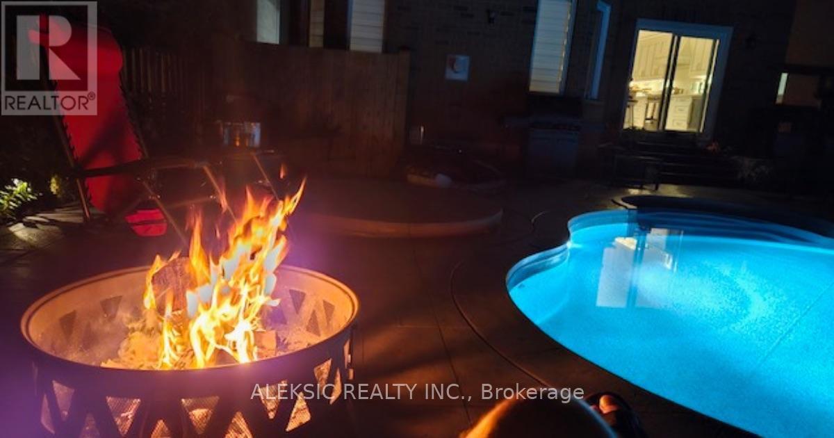 33 Hillpath Crescent, Brampton, ON - Photo Showing Other Room With In Ground Pool
