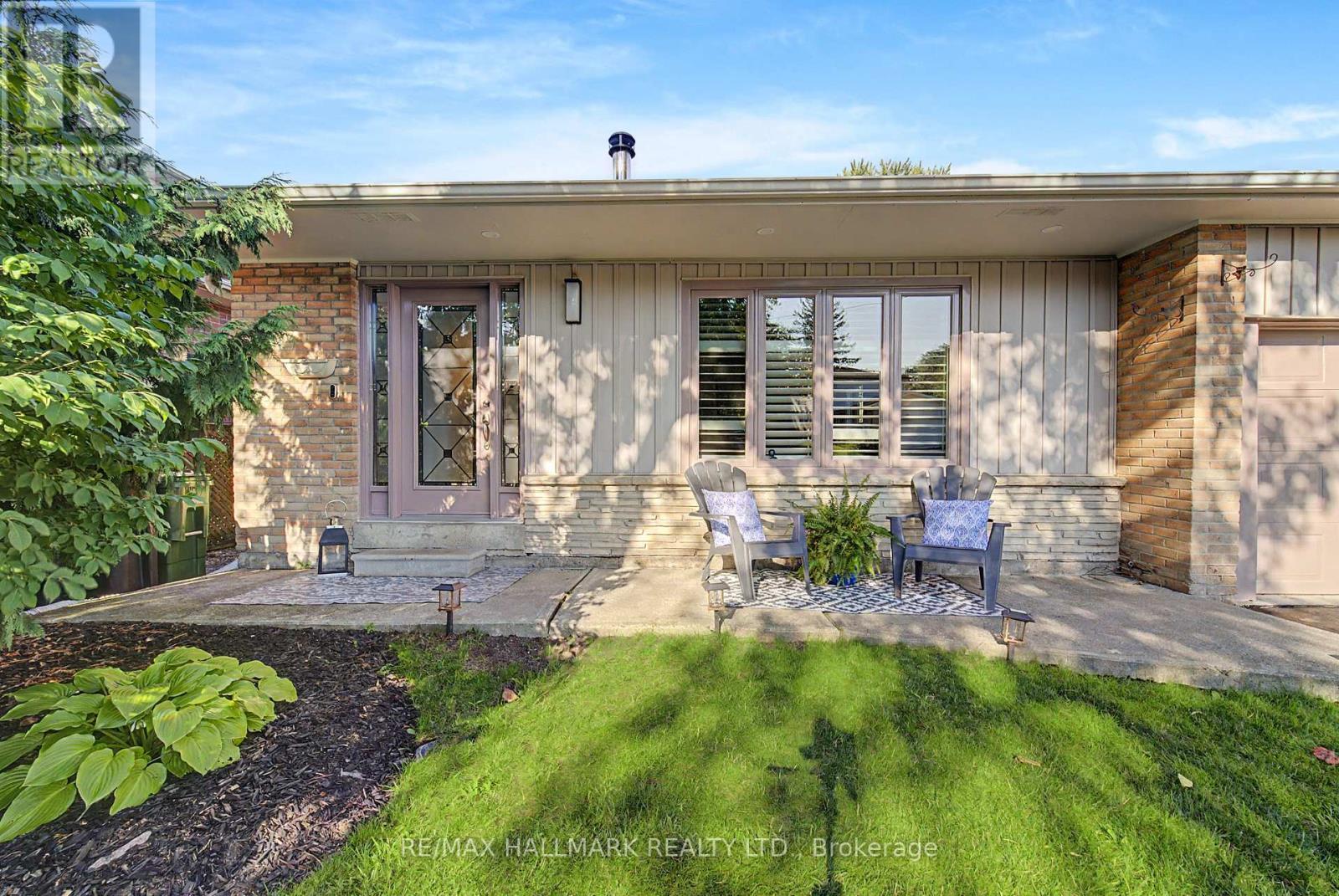 curb appeal & porch - 117 Clappison Boulevard, Toronto, ON - Outdoor