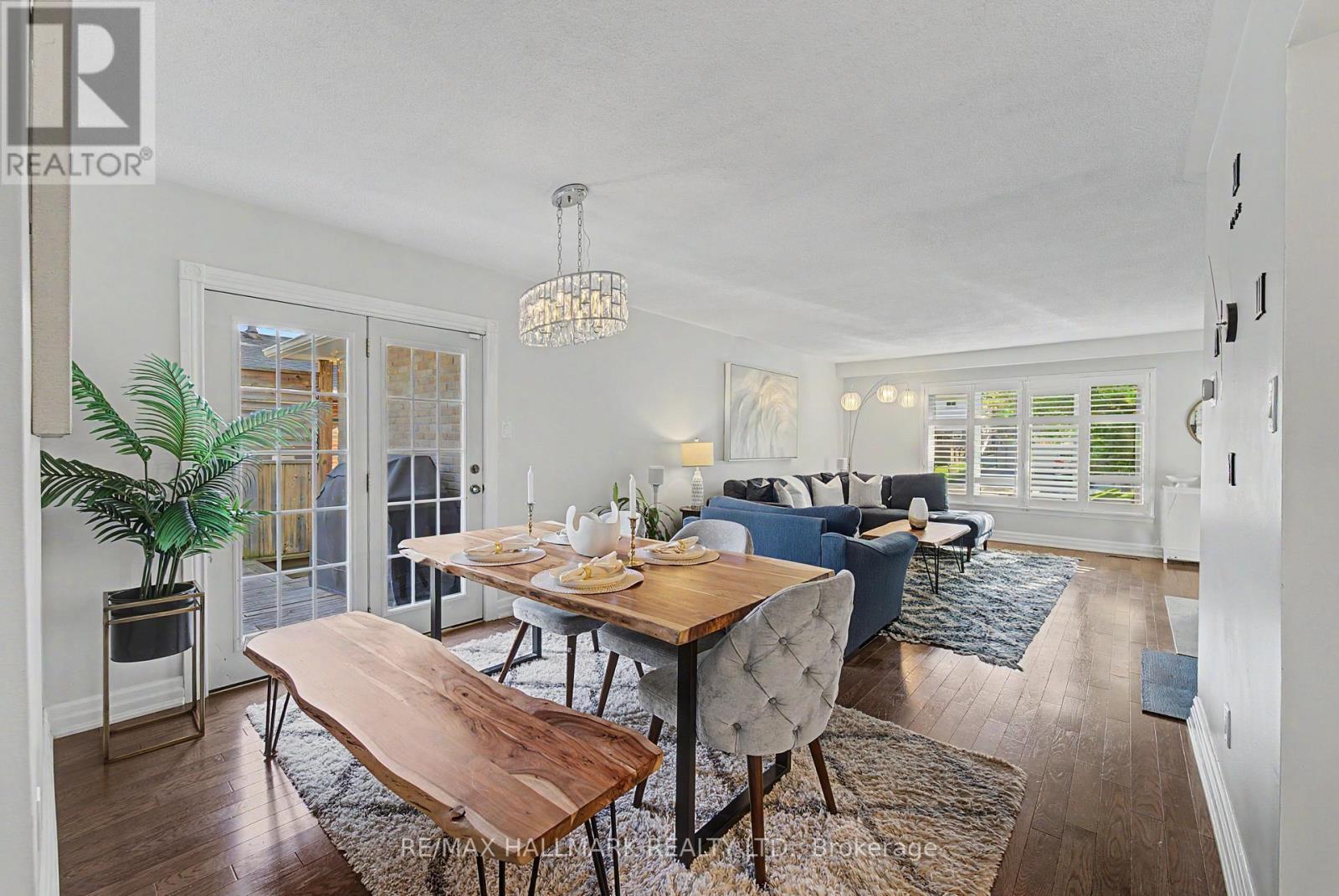 combinded liv - 117 Clappison Boulevard, Toronto, ON - Indoor Photo Showing Dining Room