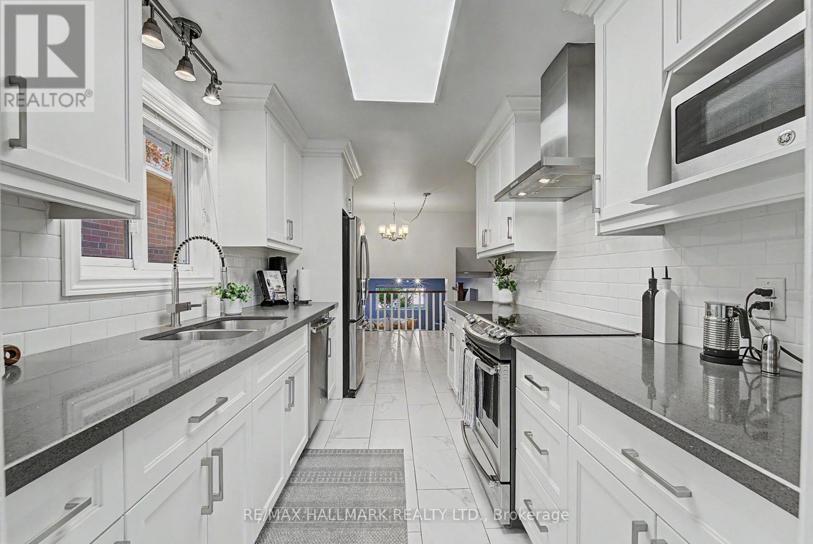 117 Clappison Boulevard, Toronto, ON - Indoor Photo Showing Kitchen With Double Sink With Upgraded Kitchen