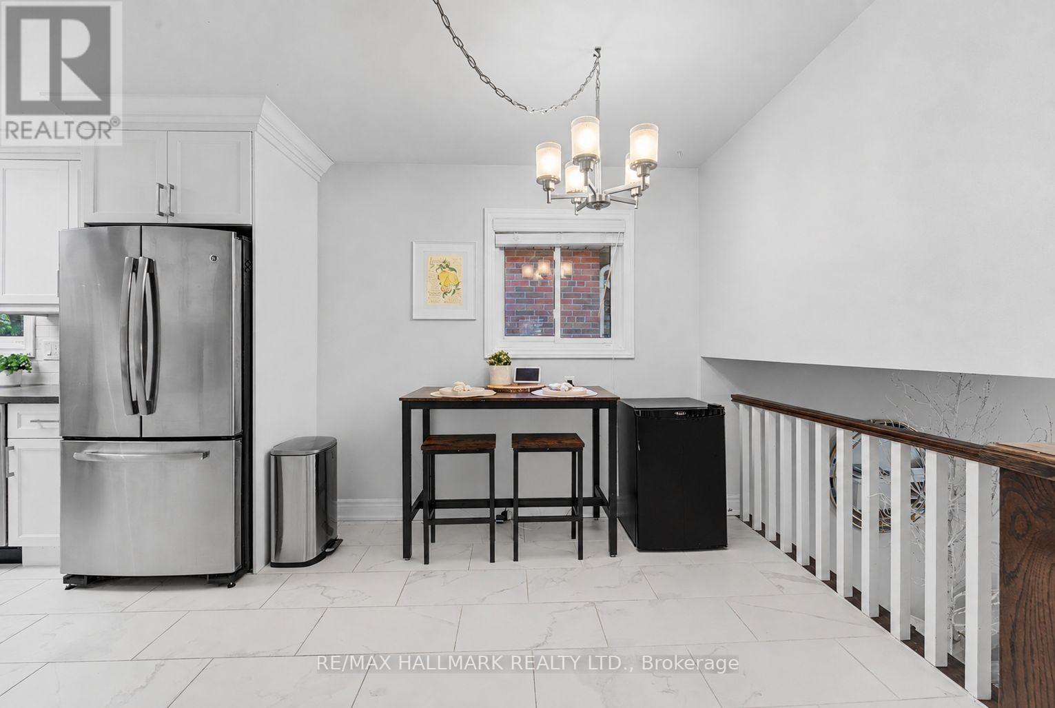 Eat in + pantry overlooking family room - 117 Clappison Boulevard, Toronto, ON - Indoor