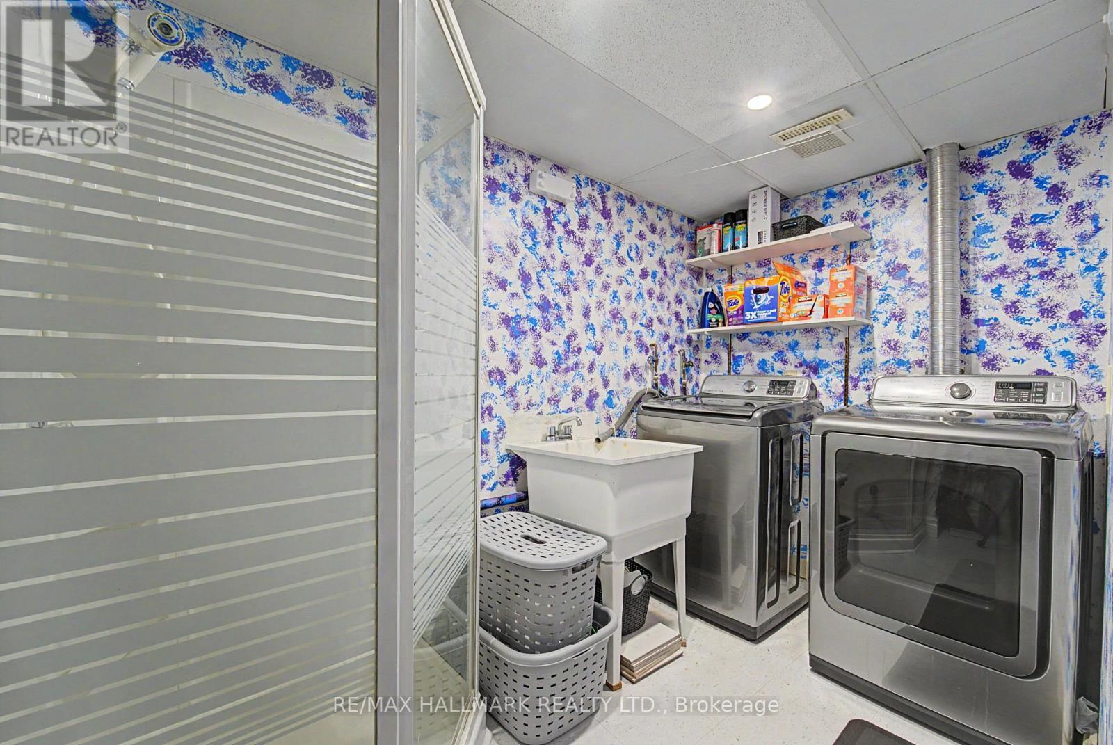 Laundry Rm w sink&shower (possible to add 3rd bath - 117 Clappison Boulevard, Toronto, ON - Indoor Photo Showing Laundry Room