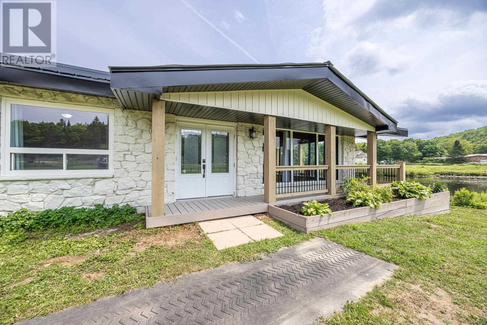 264 Macintyre Rd, Sault Ste. Marie, ON - Outdoor With Deck Patio Veranda