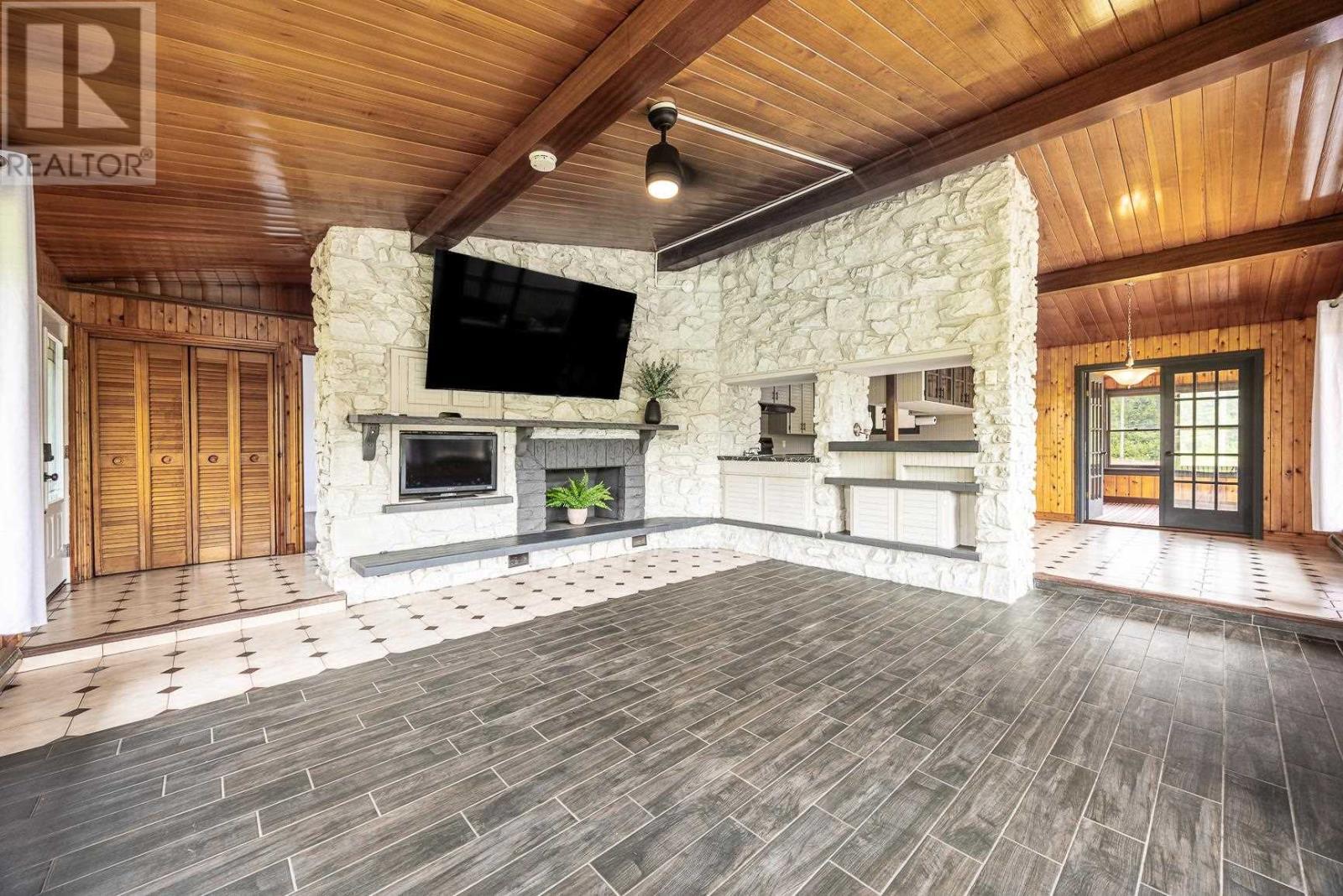 264 Macintyre Rd, Sault Ste. Marie, ON - Indoor With Fireplace