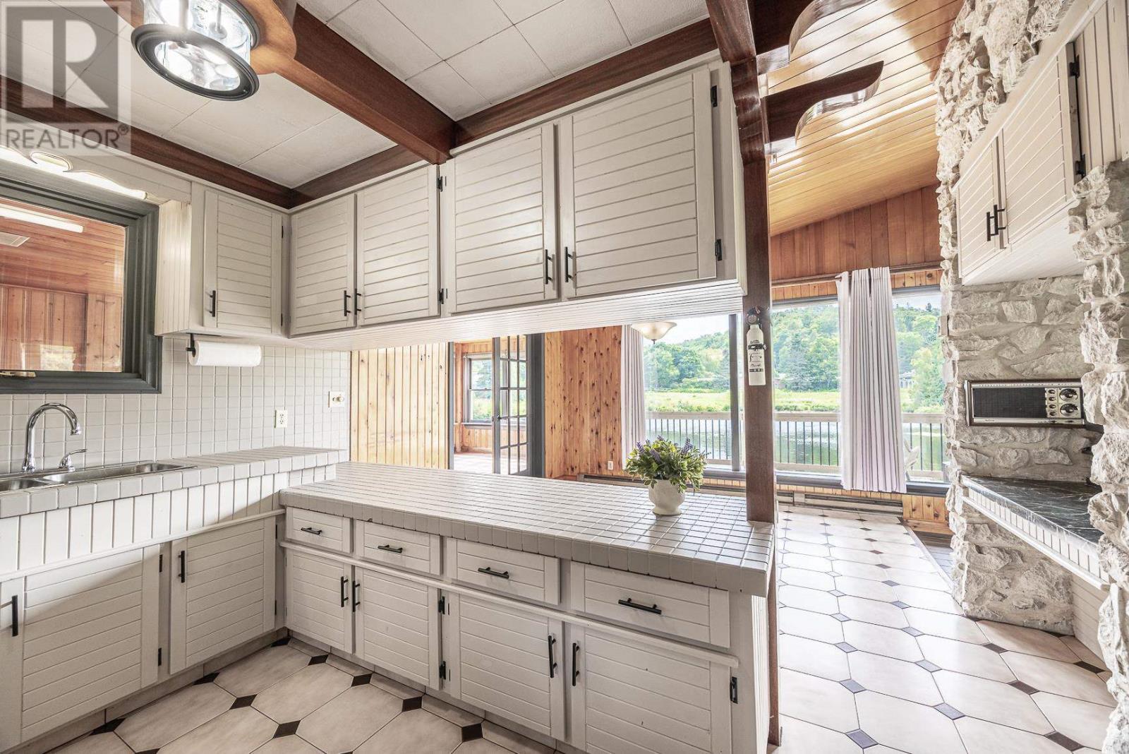 264 Macintyre Rd, Sault Ste. Marie, ON - Indoor Photo Showing Kitchen