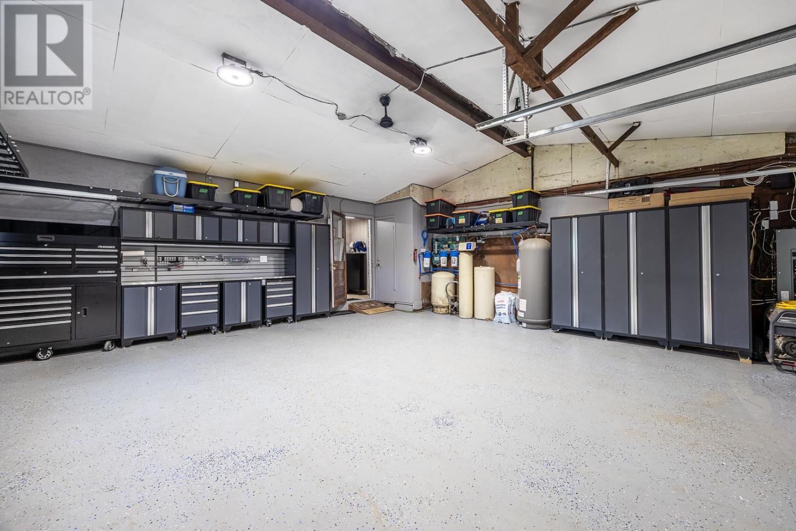 264 Macintyre Rd, Sault Ste. Marie, ON - Indoor Photo Showing Garage