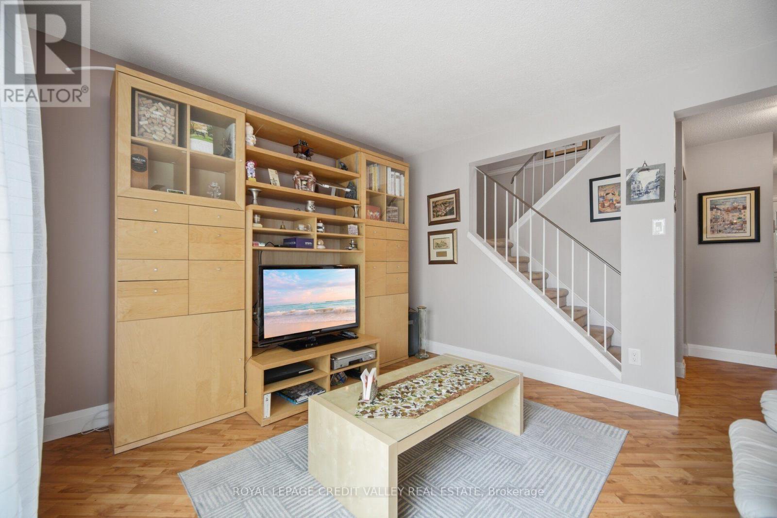 10 Gladstone Square, Brampton, ON - Indoor