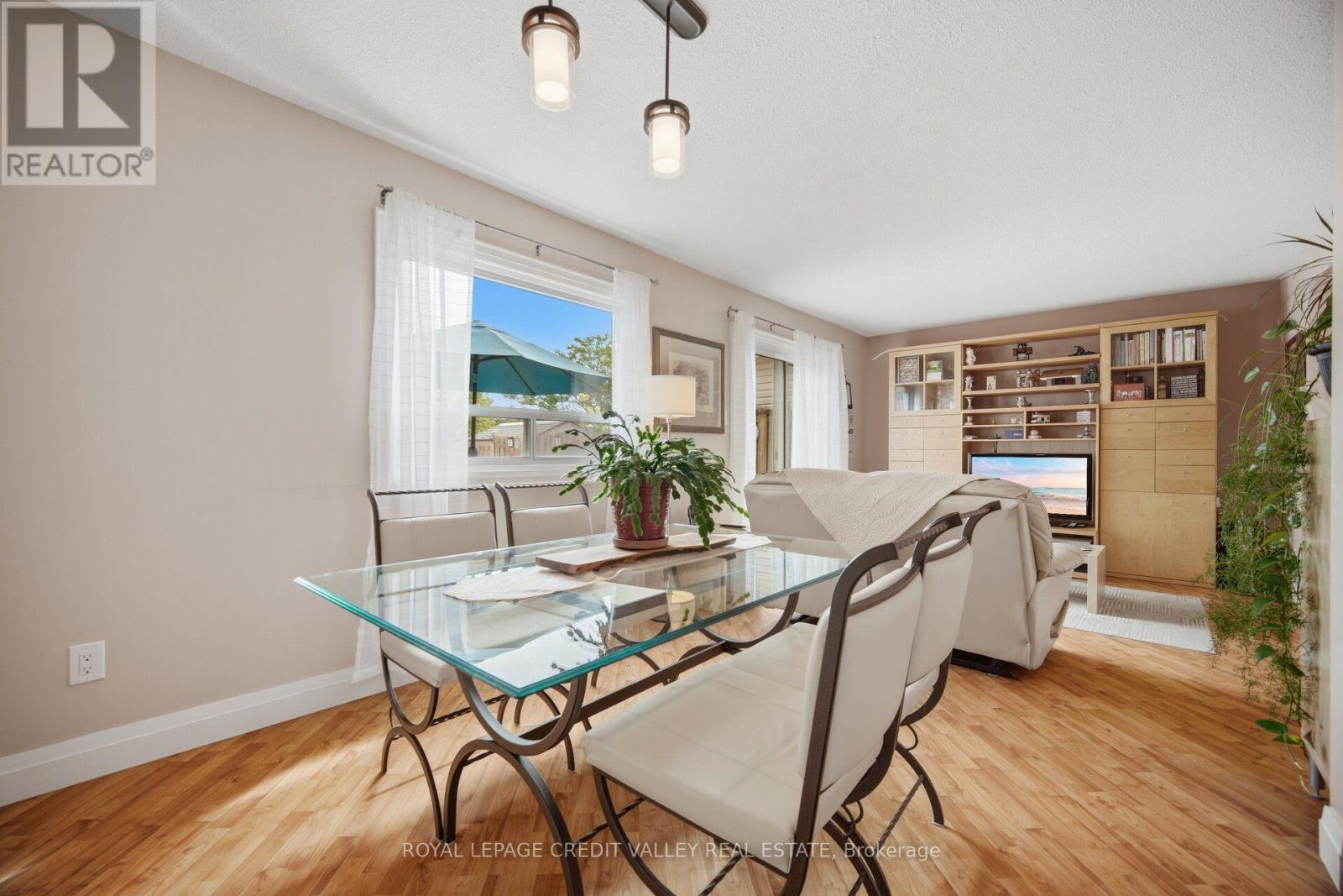 10 Gladstone Square, Brampton, ON - Indoor Photo Showing Dining Room