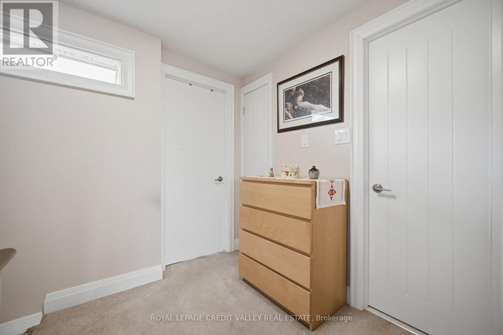 10 Gladstone Square, Brampton, ON - Indoor Photo Showing Other Room