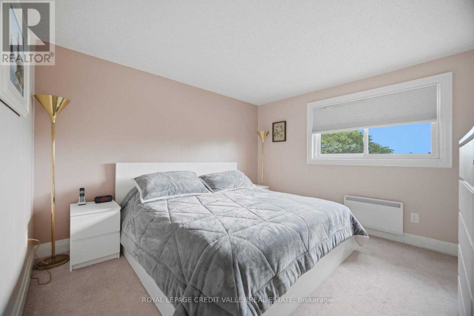 10 Gladstone Square, Brampton, ON - Indoor Photo Showing Bedroom