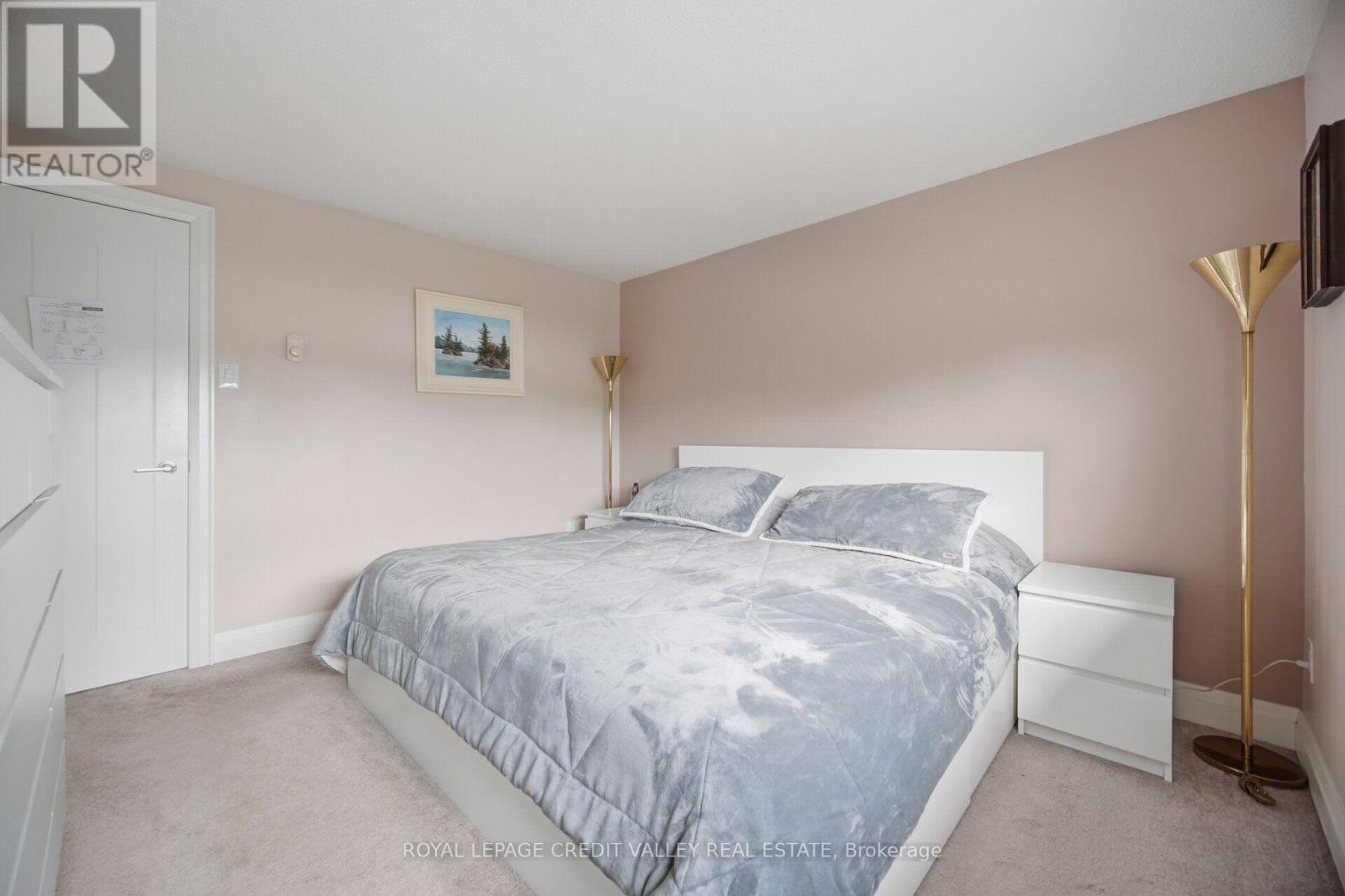 10 Gladstone Square, Brampton, ON - Indoor Photo Showing Bedroom