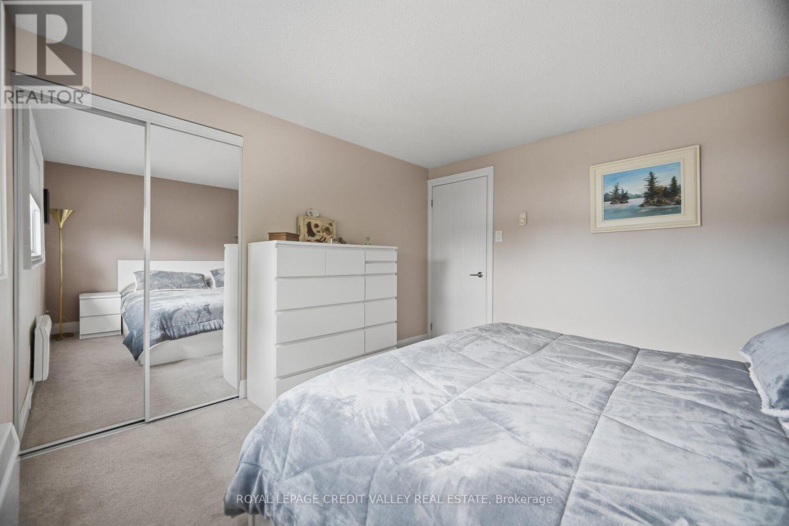 10 Gladstone Square, Brampton, ON - Indoor Photo Showing Bedroom
