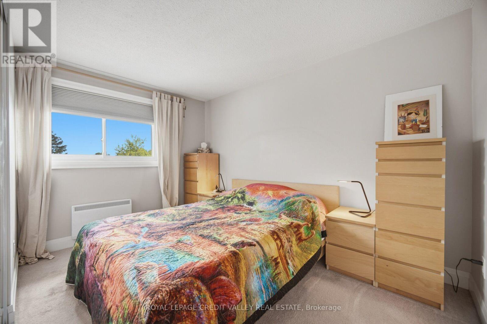 10 Gladstone Square, Brampton, ON - Indoor Photo Showing Bedroom