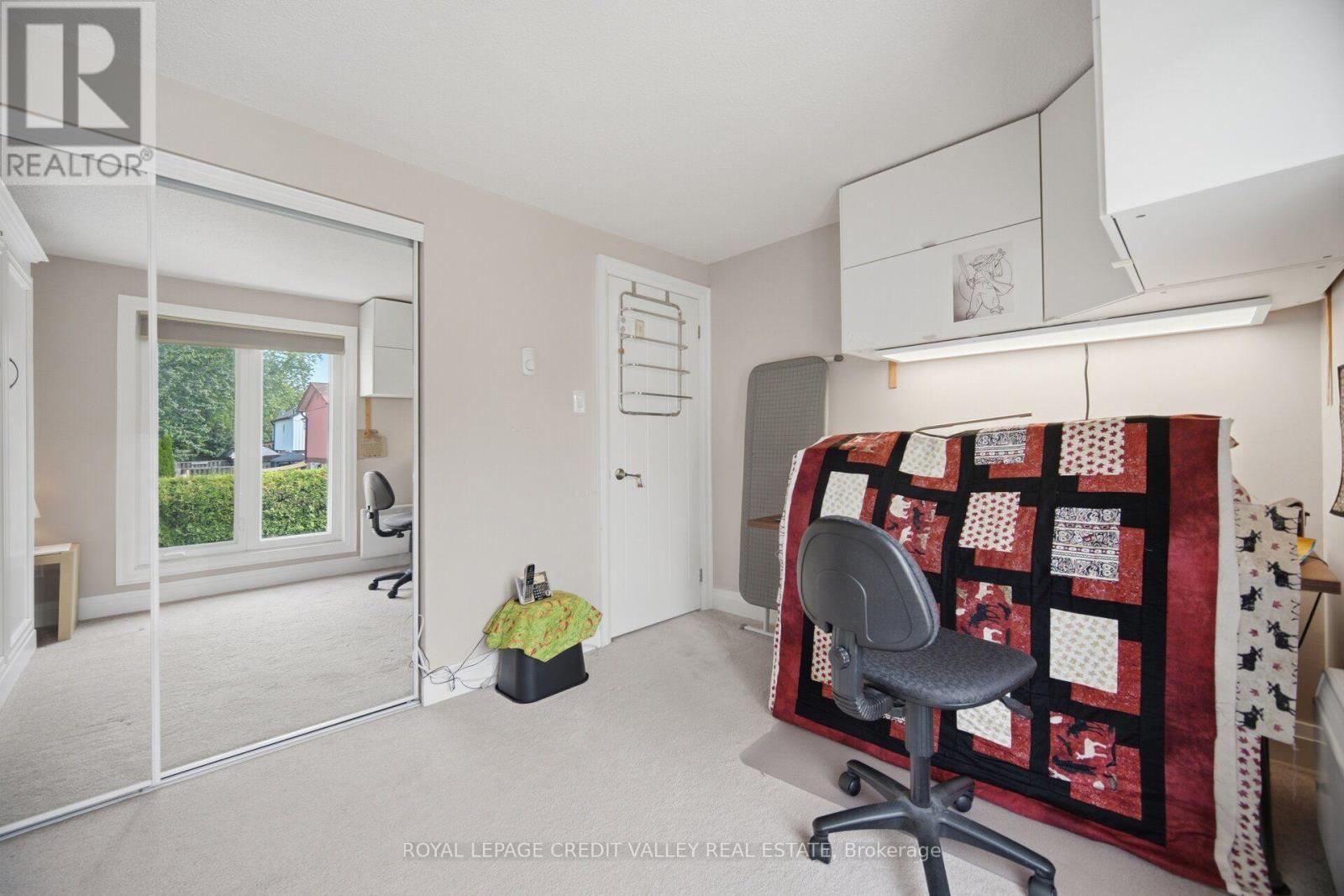 10 Gladstone Square, Brampton, ON - Indoor