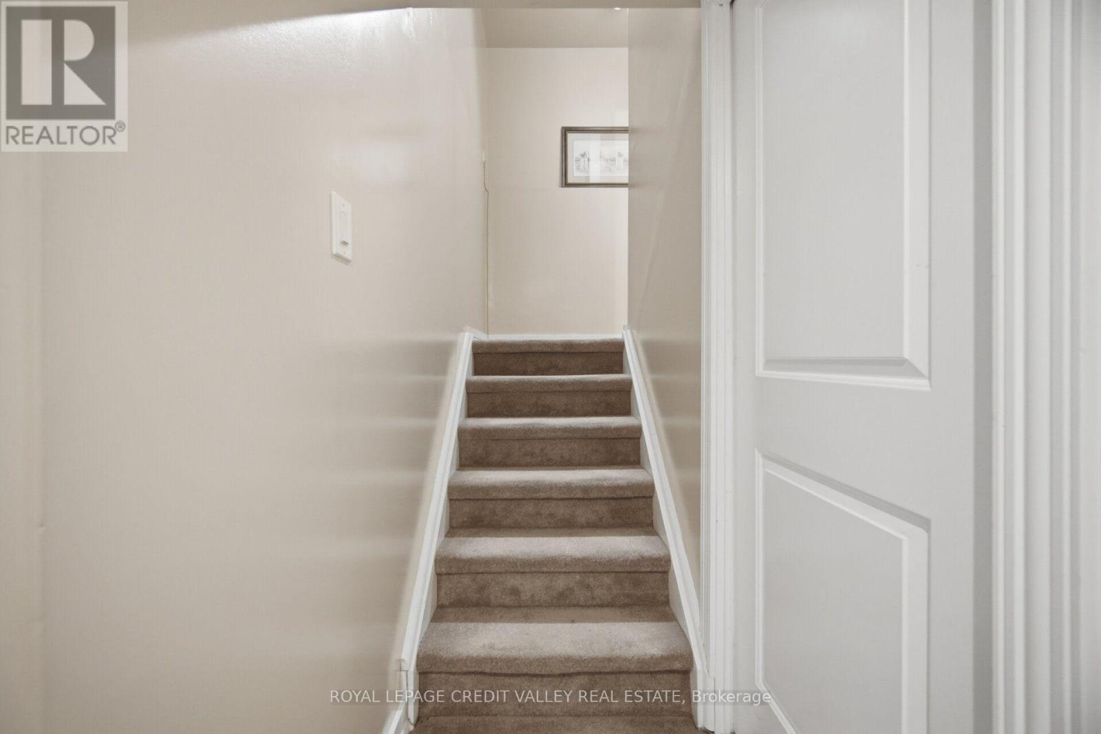 10 Gladstone Square, Brampton, ON - Indoor Photo Showing Other Room