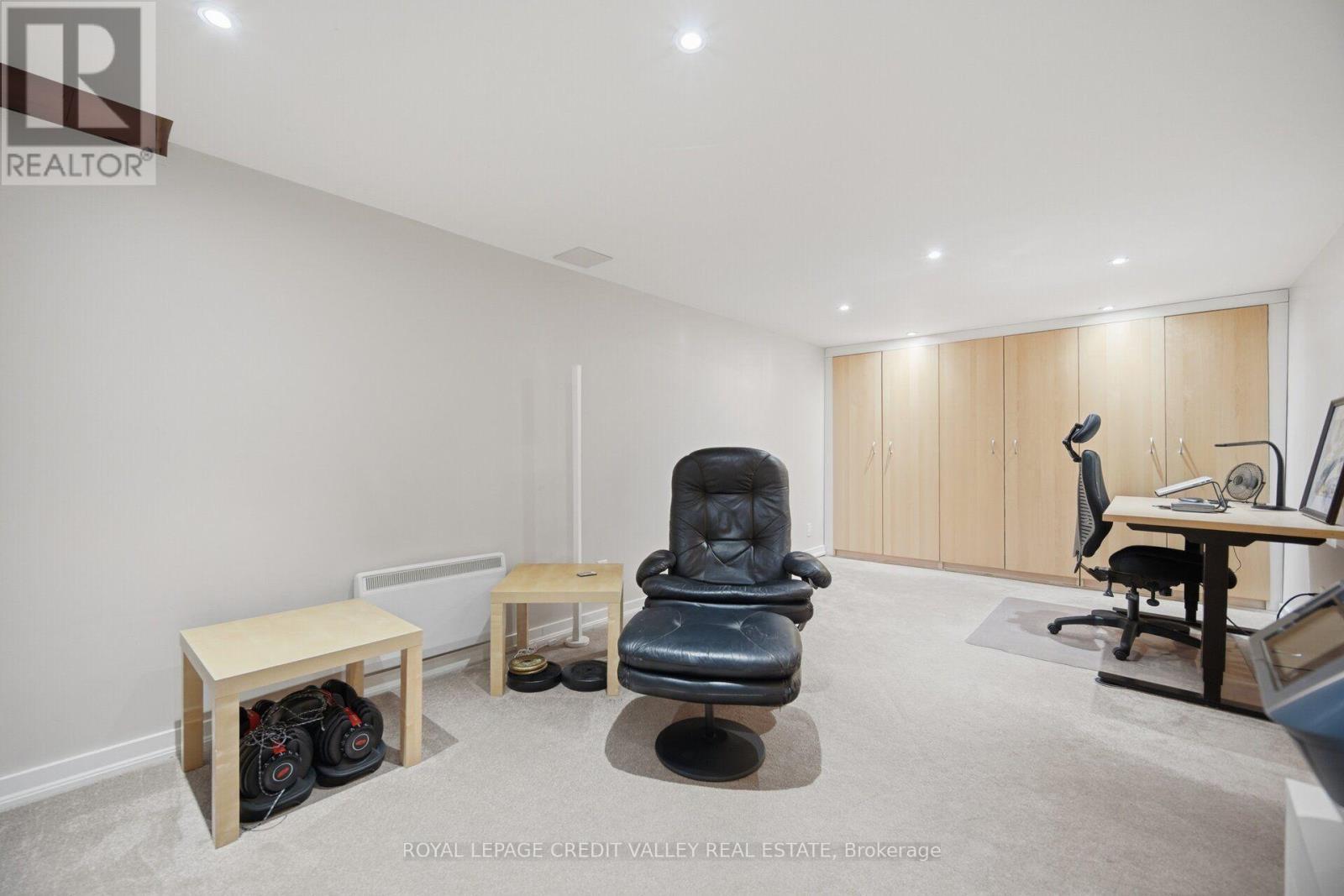 10 Gladstone Square, Brampton, ON - Indoor