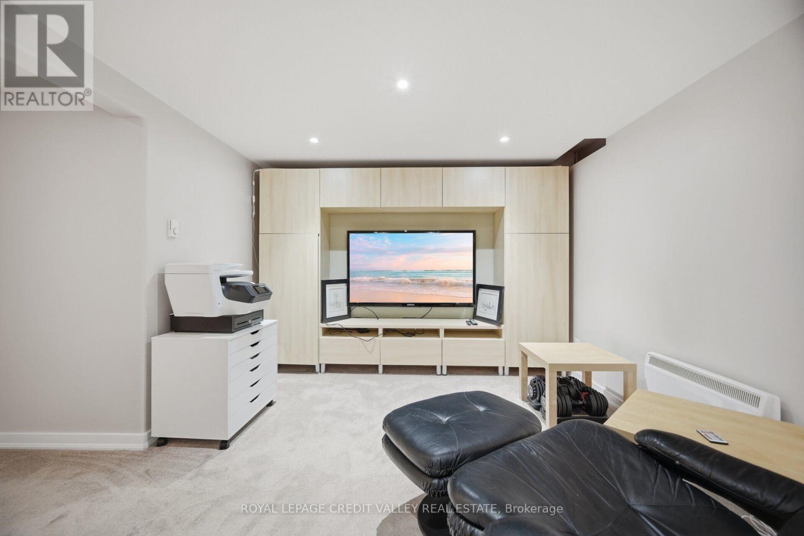10 Gladstone Square, Brampton, ON - Indoor