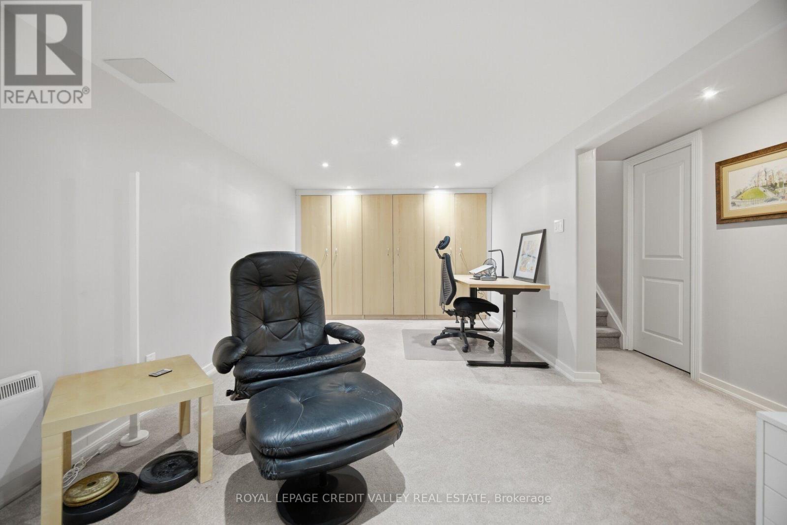 10 Gladstone Square, Brampton, ON - Indoor