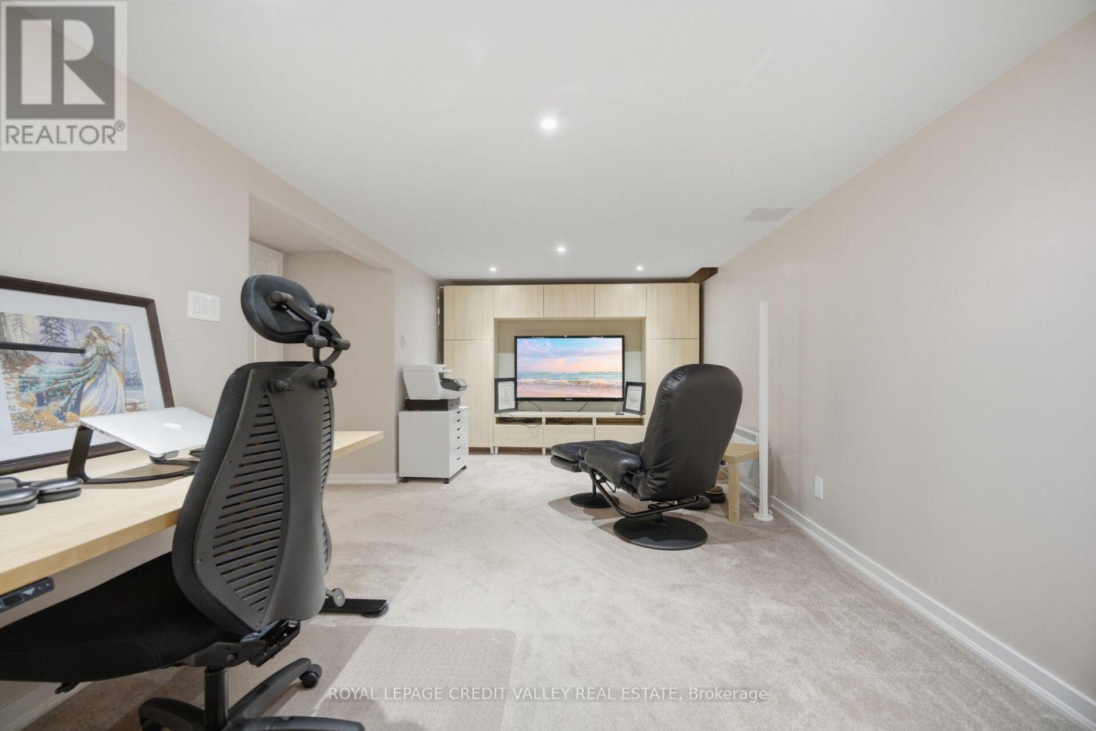 10 Gladstone Square, Brampton, ON - Indoor