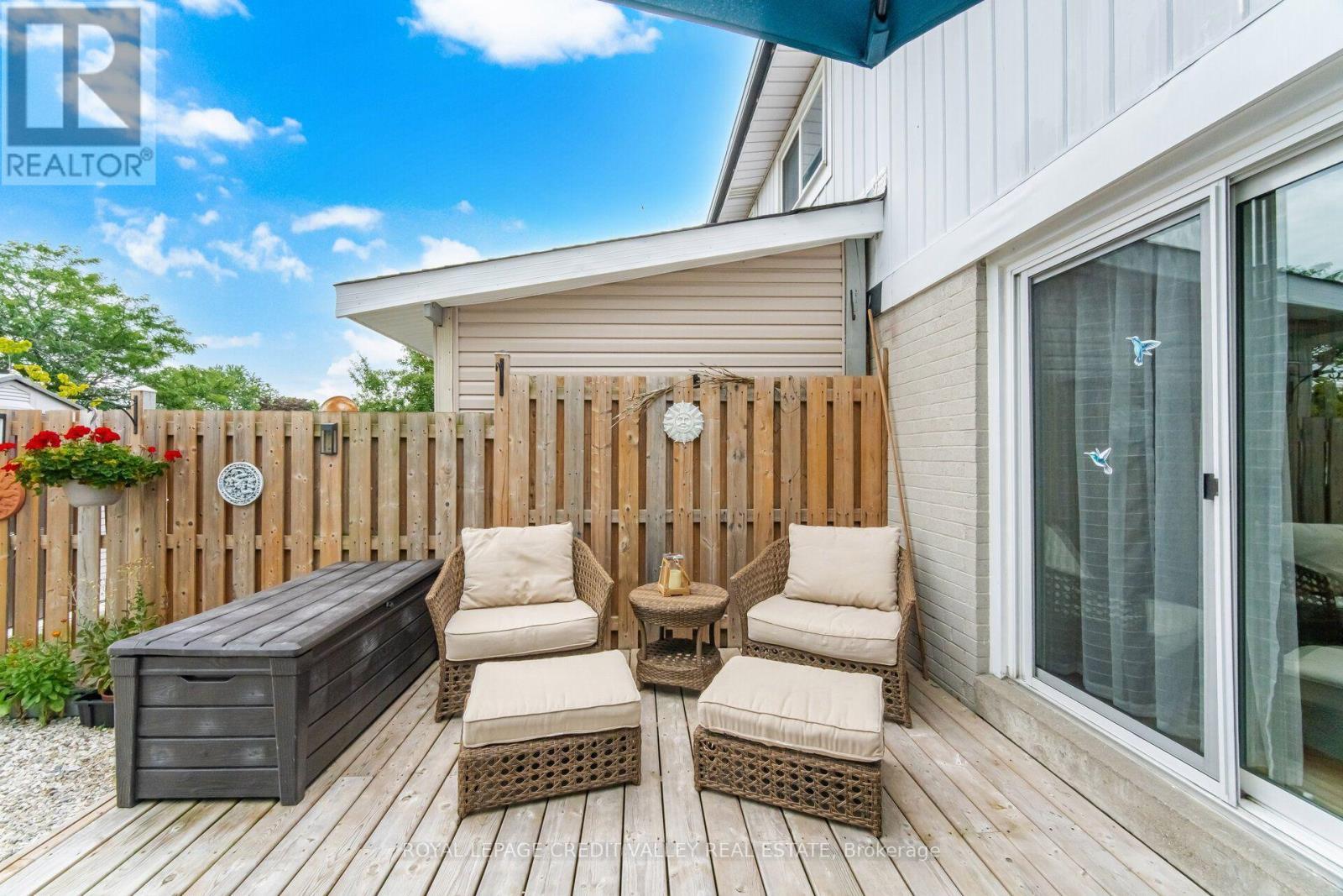 10 Gladstone Square, Brampton, ON - Outdoor With Deck Patio Veranda With Exterior