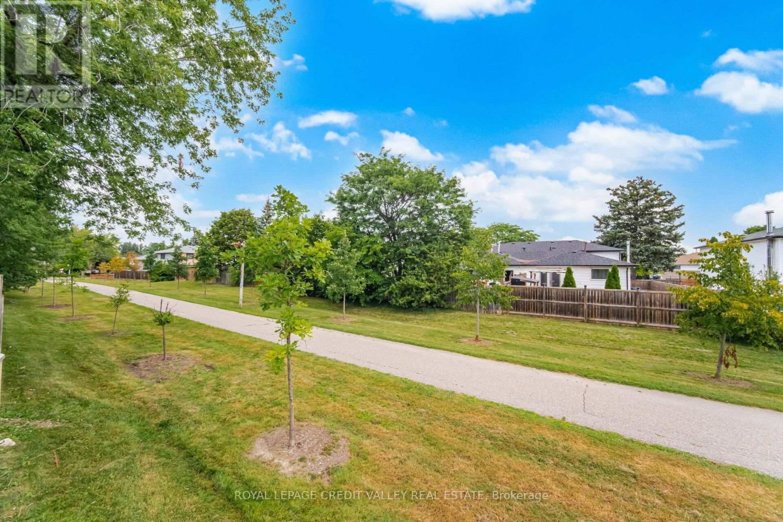 10 Gladstone Square, Brampton, ON - Outdoor