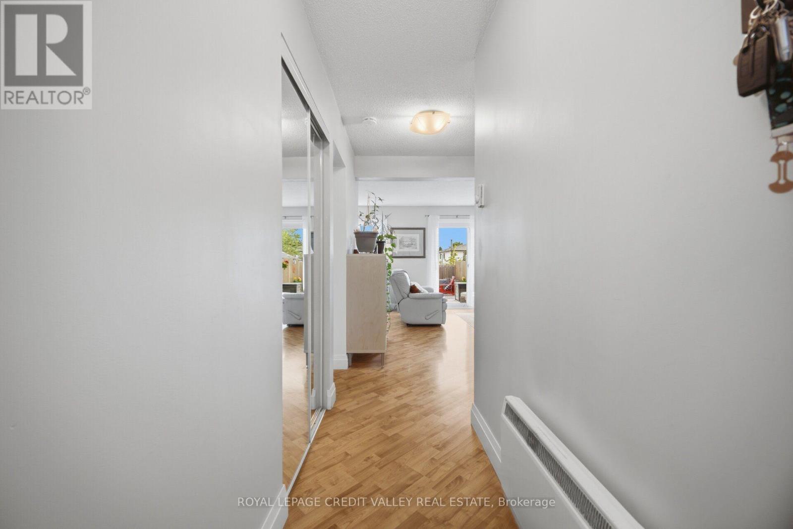 10 Gladstone Square, Brampton, ON - Indoor Photo Showing Other Room