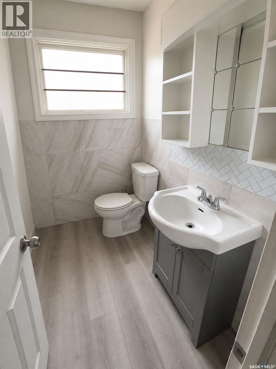 1939 Quebec Street, Regina, SK - Indoor Photo Showing Bathroom