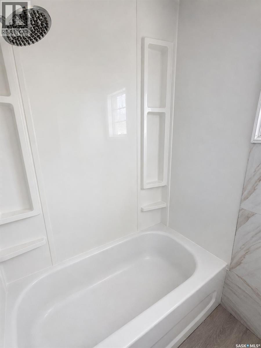 1939 Quebec Street, Regina, SK - Indoor Photo Showing Bathroom