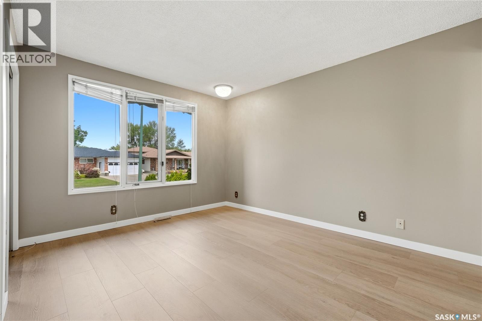 39 Hayes Crescent, Regina, SK - Indoor Photo Showing Other Room