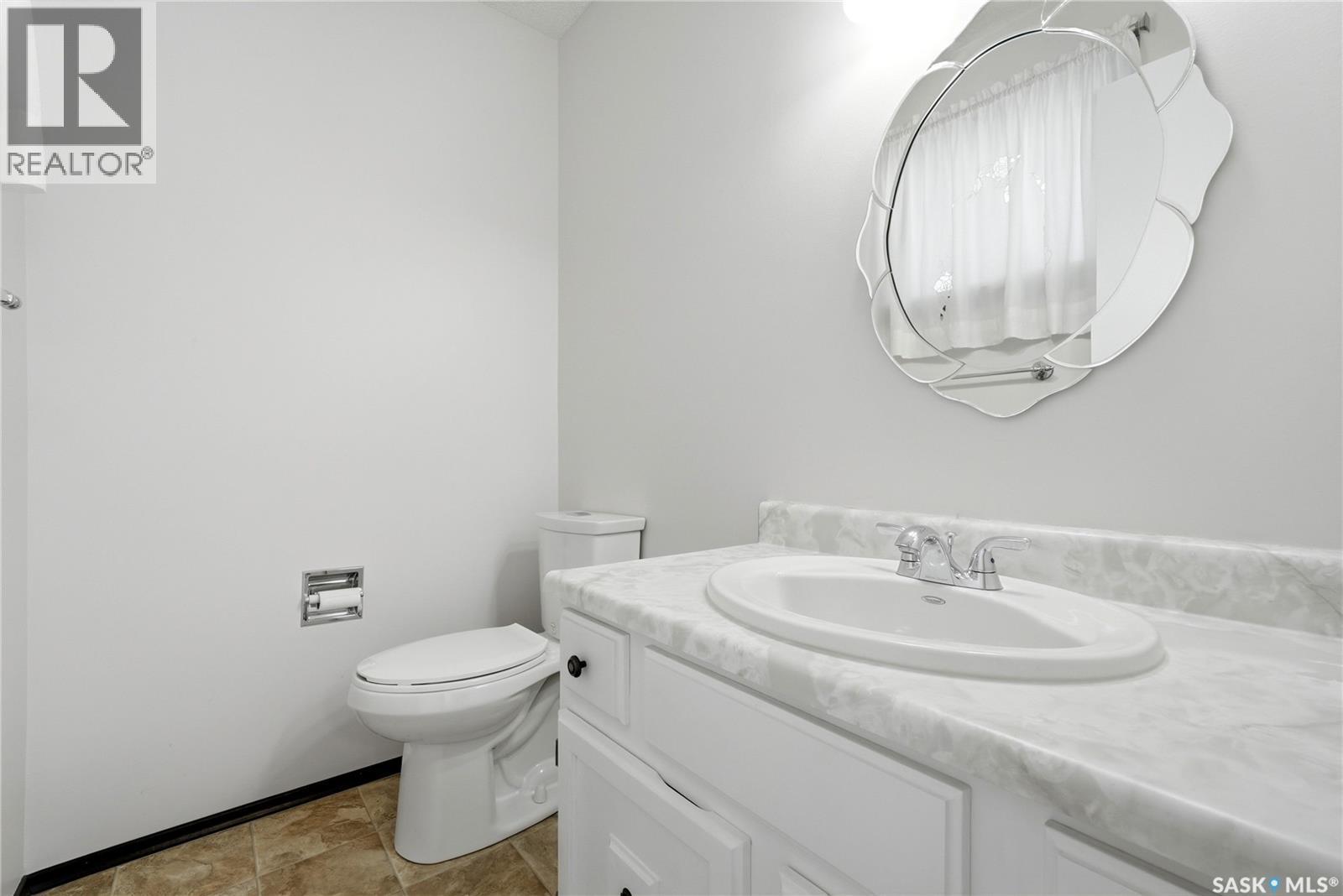 39 Hayes Crescent, Regina, SK - Indoor Photo Showing Bathroom