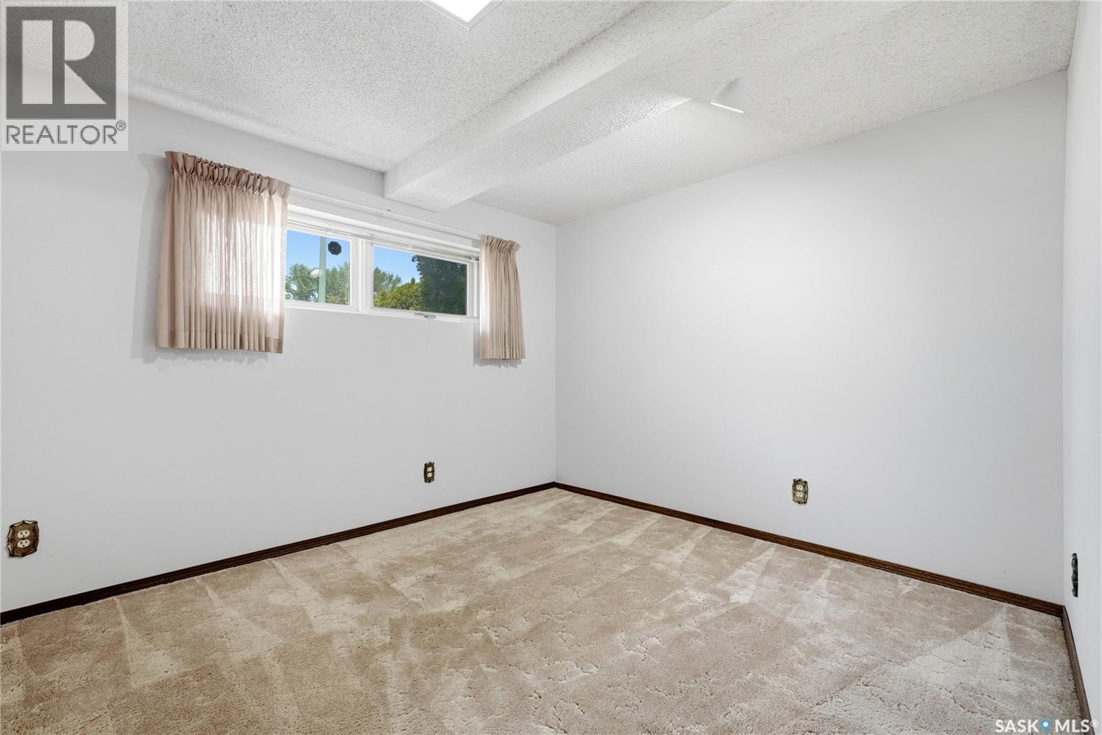 39 Hayes Crescent, Regina, SK - Indoor Photo Showing Other Room