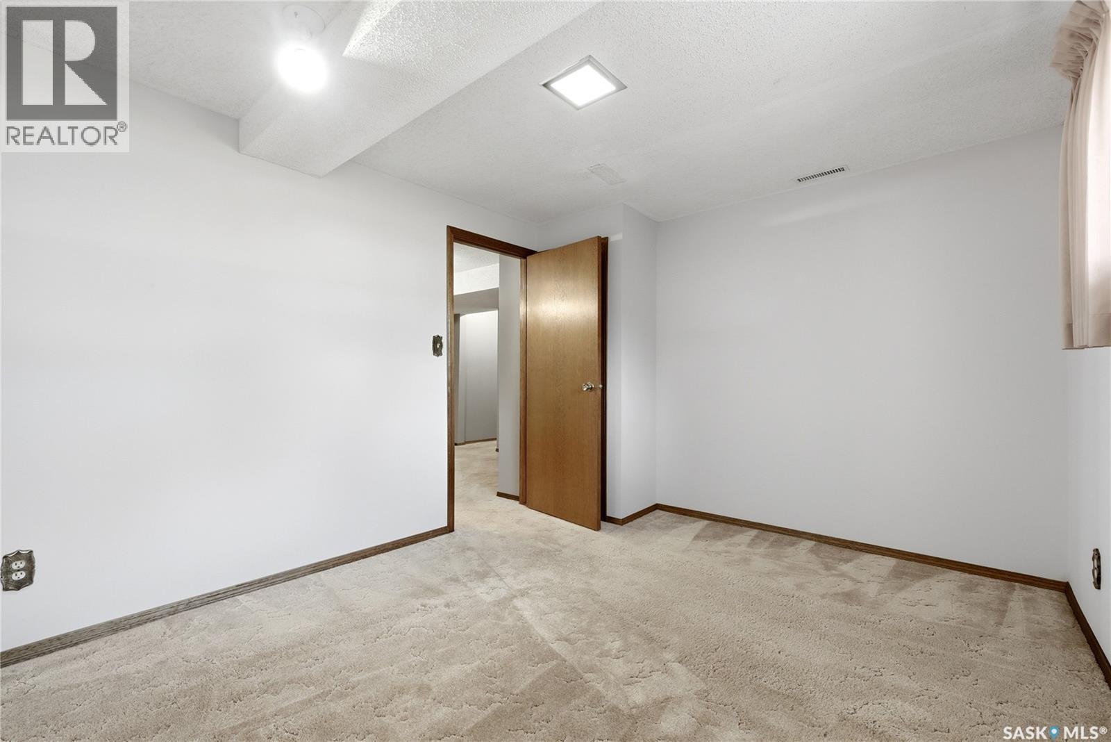 39 Hayes Crescent, Regina, SK - Indoor Photo Showing Other Room